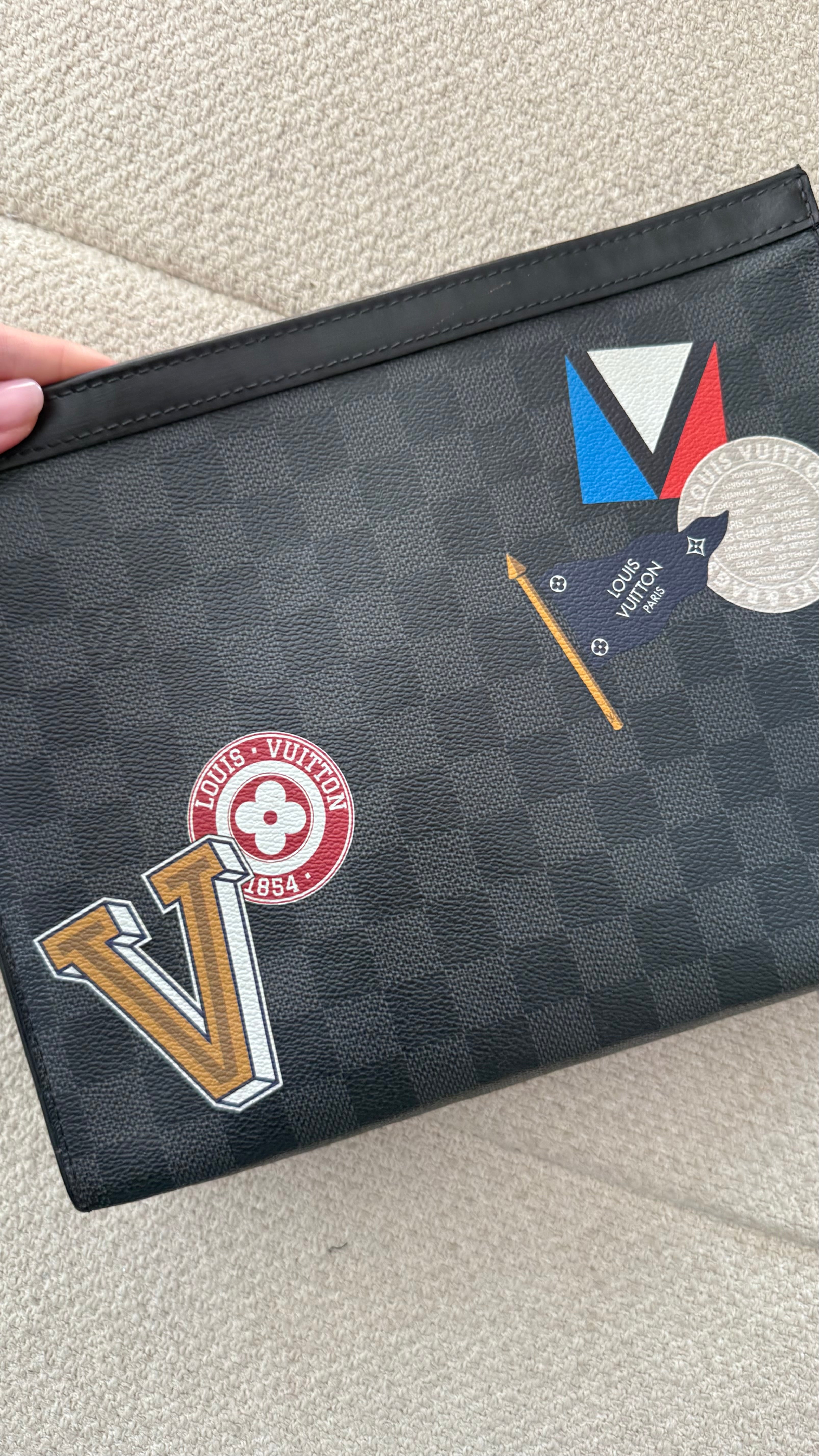 Louis Vuitton  Pochette Voyage MM