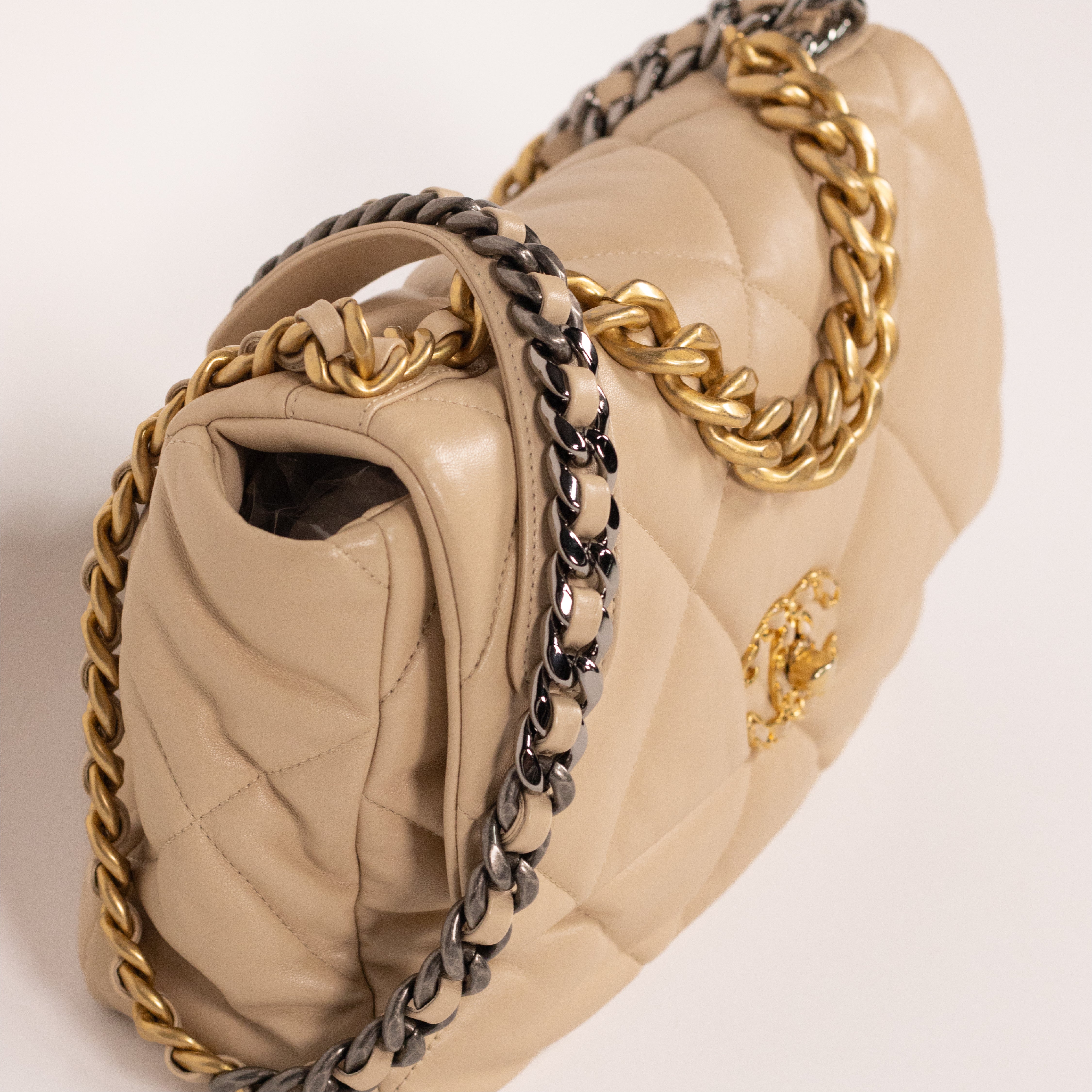 Chanel 19