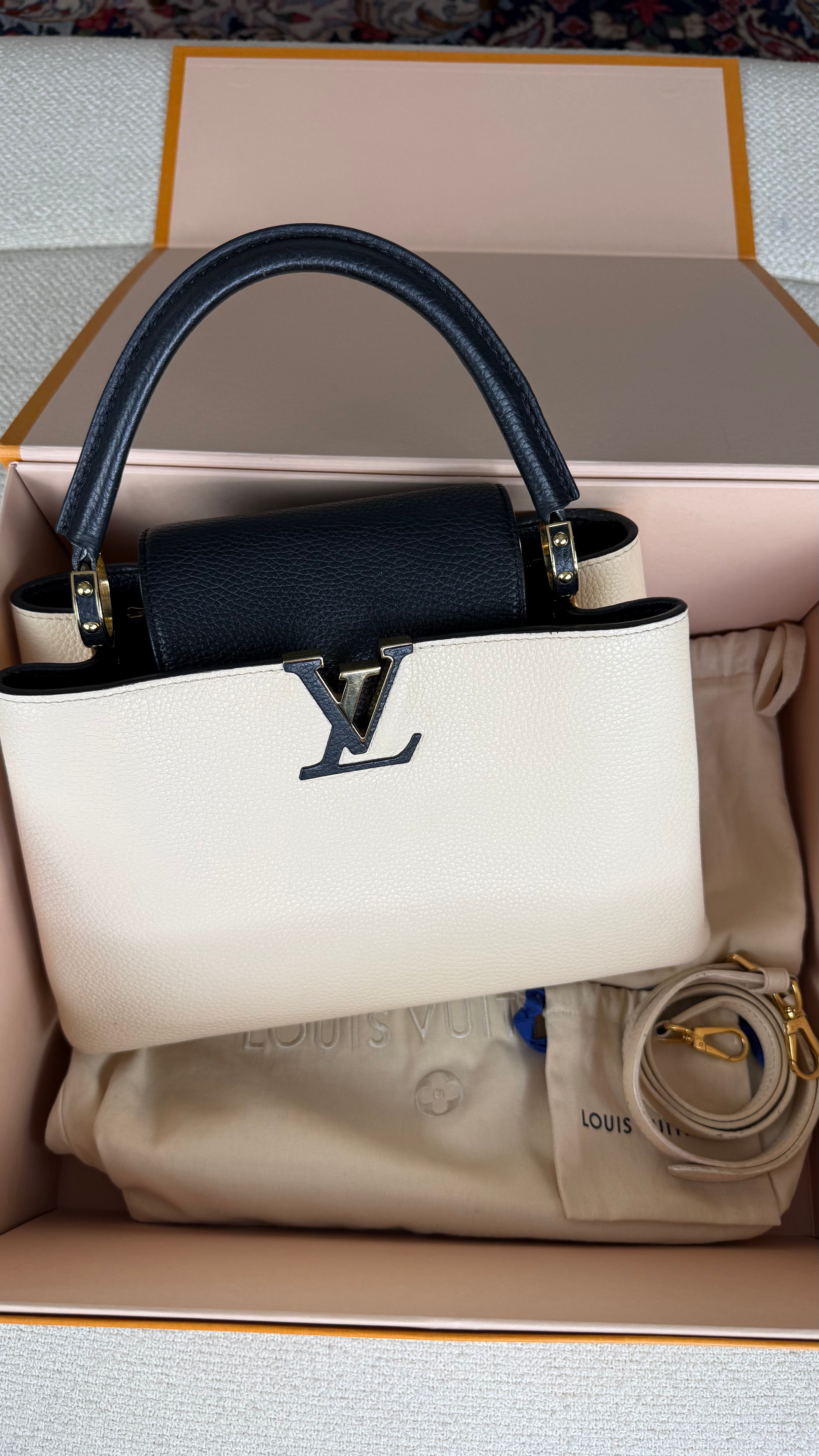 Louis Vuitton Capucines MM