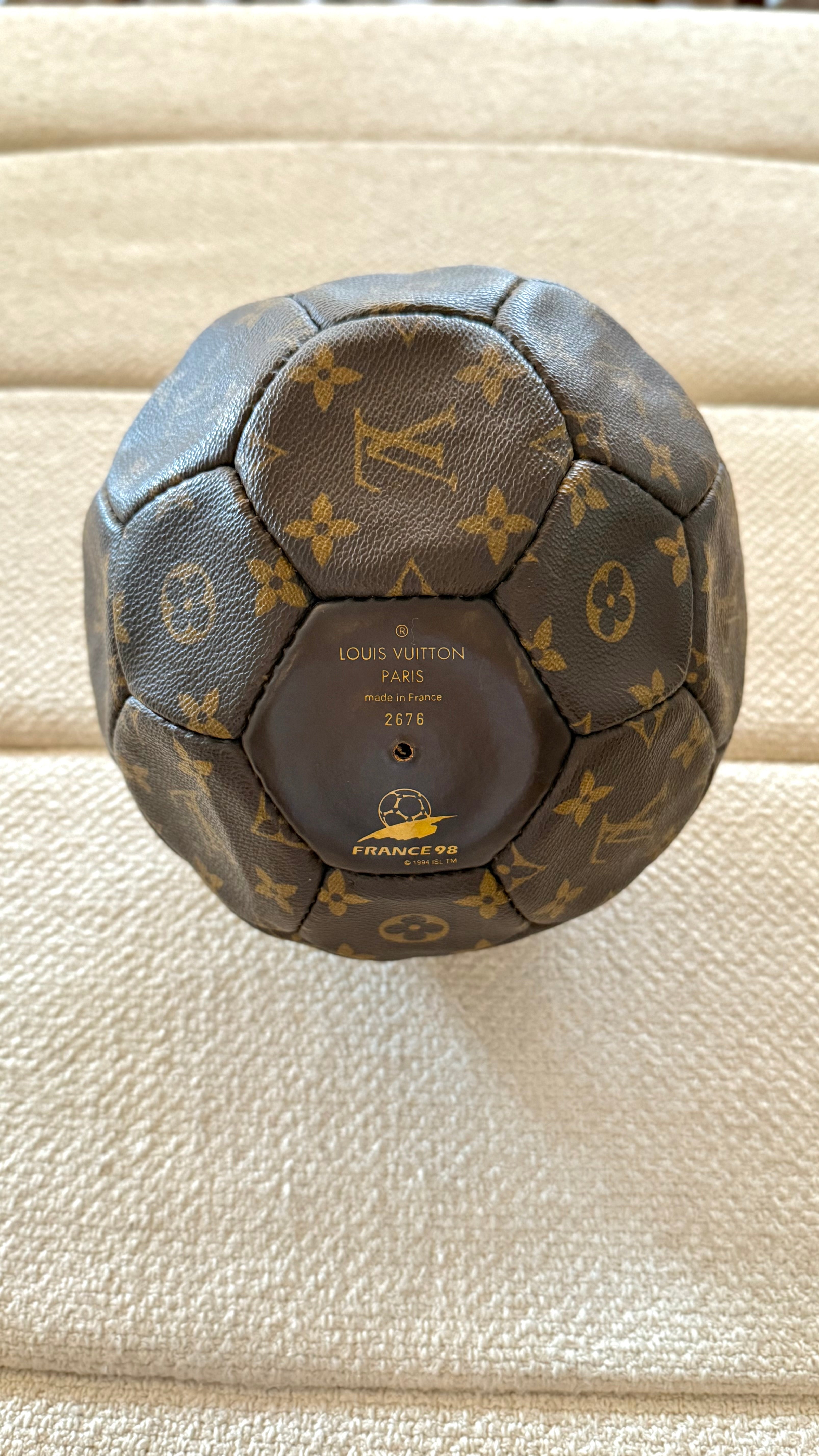 Louis Vuitton bola