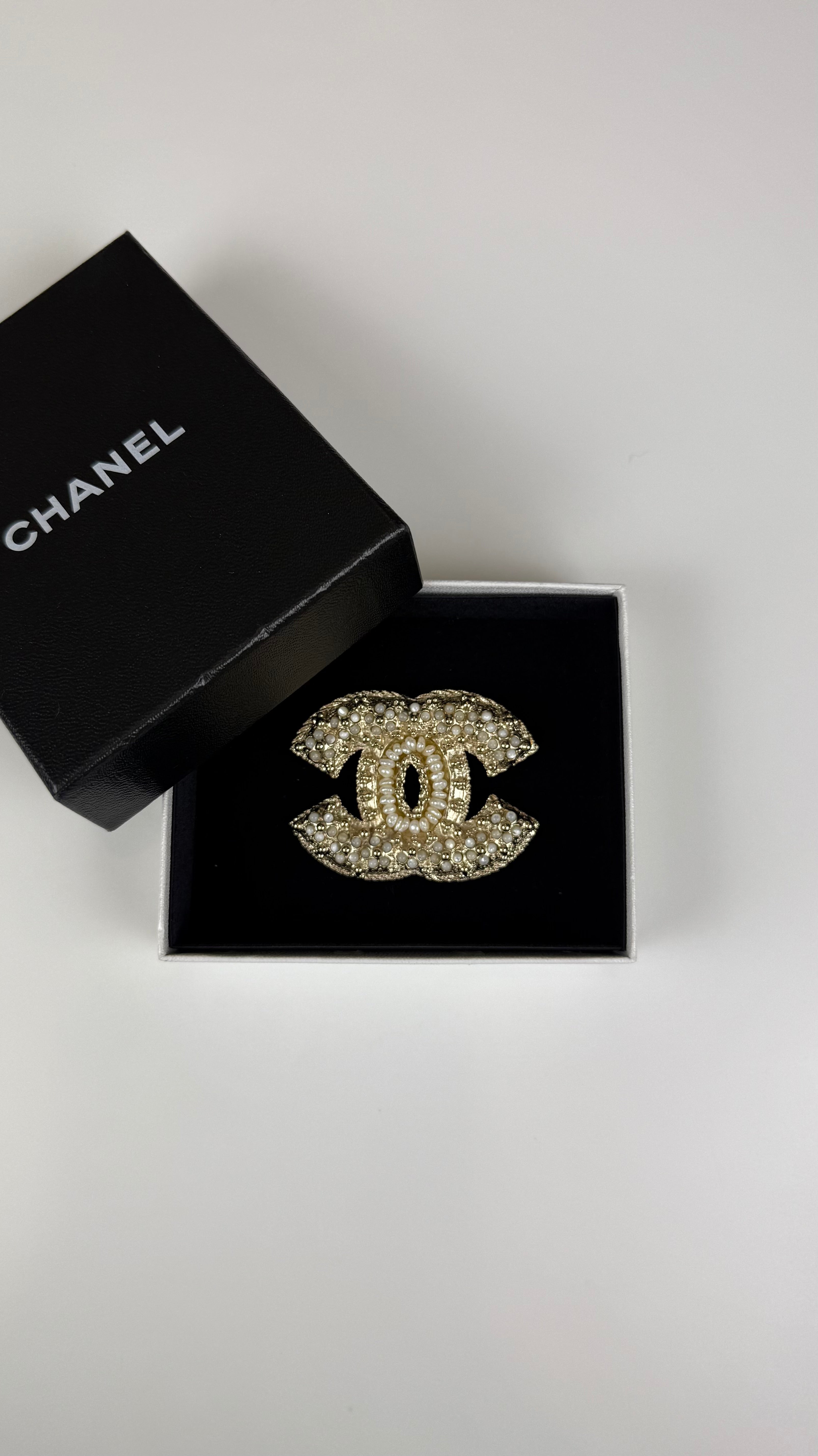 Chanel Broche