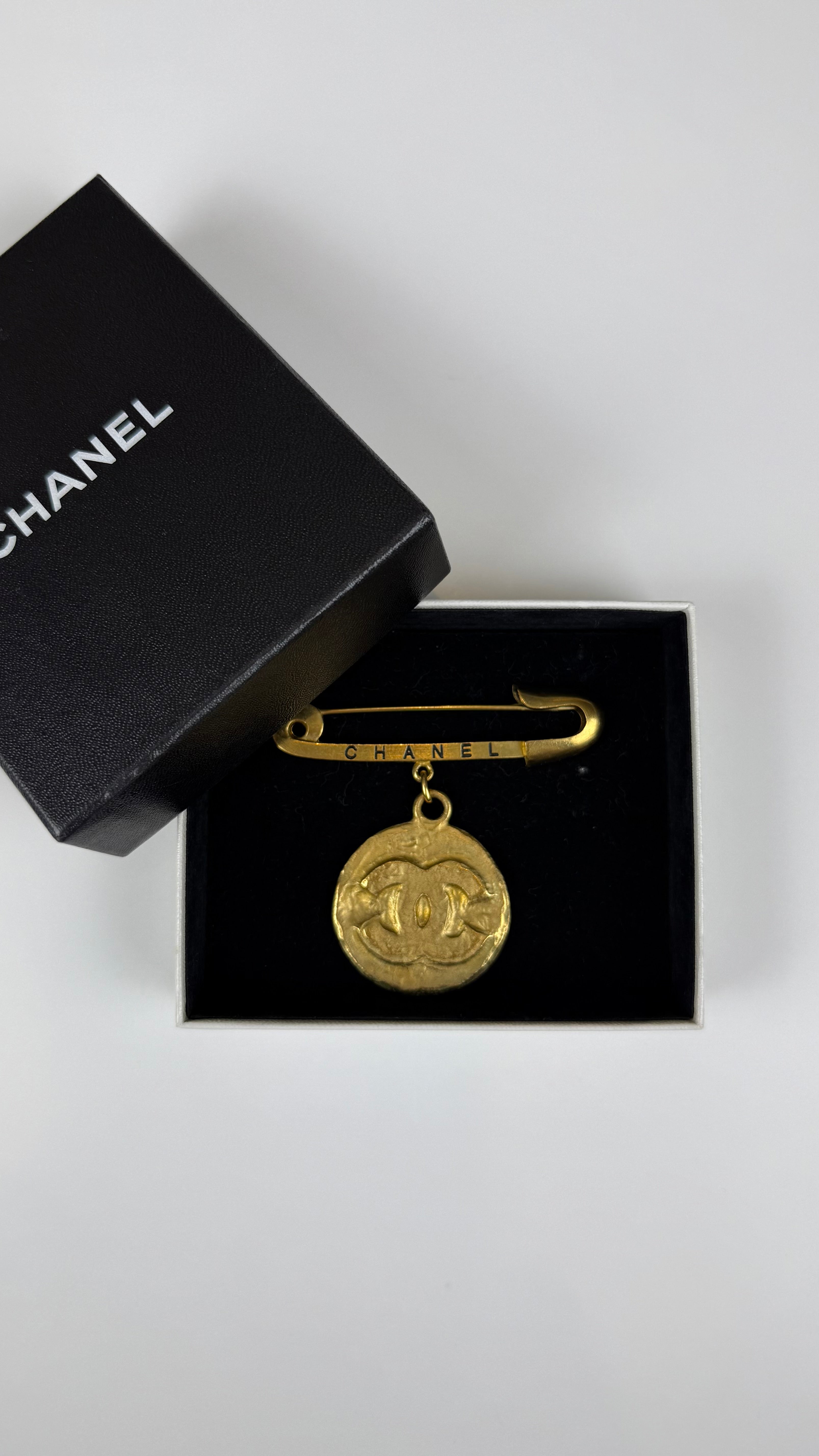 Chanel Broche Vintage