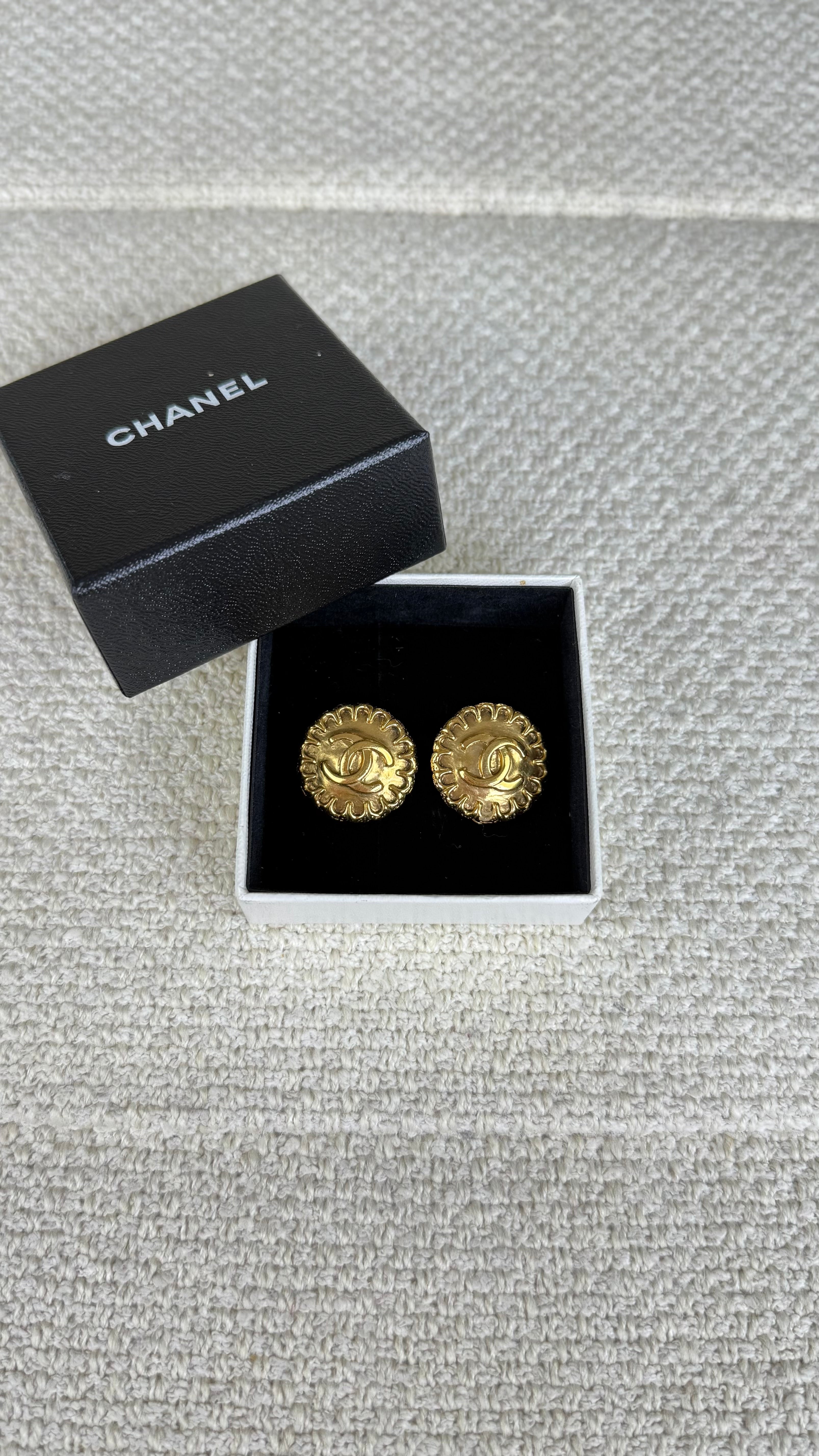 Chanel Brincos CC Clip on