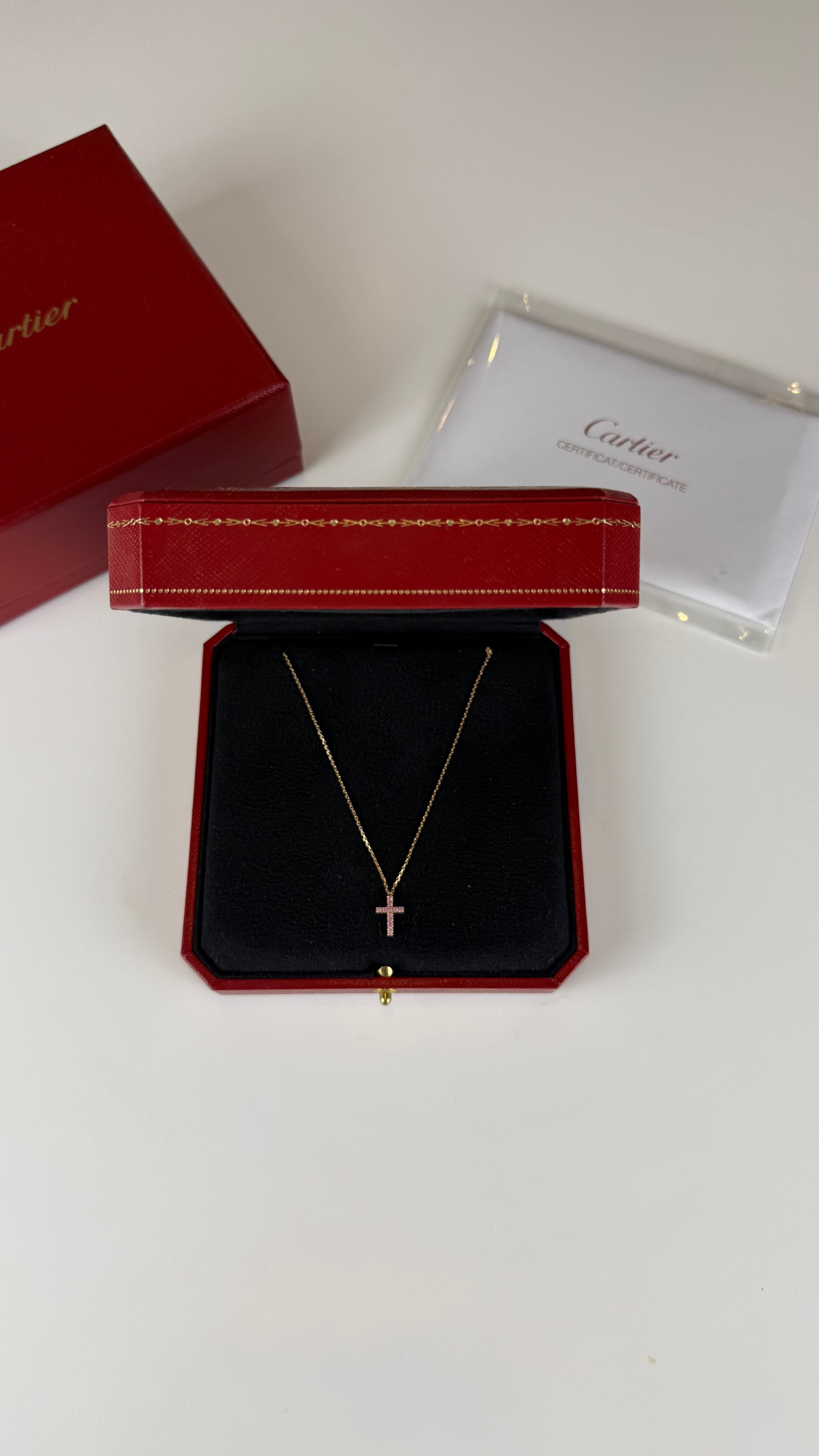 Cartier colar ouro rosa e safiras rosa