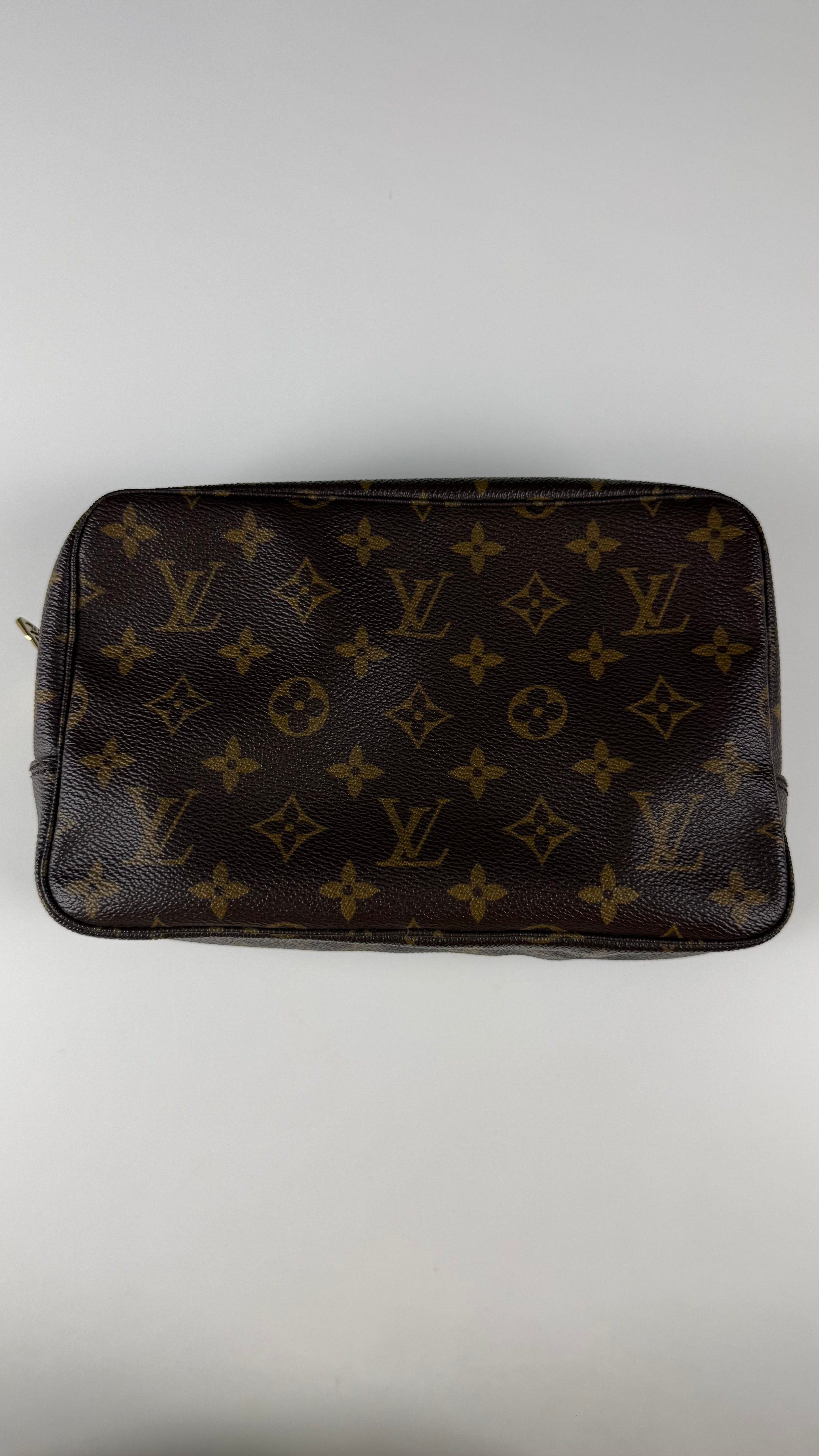 Louis Vuitton Necessaire 23