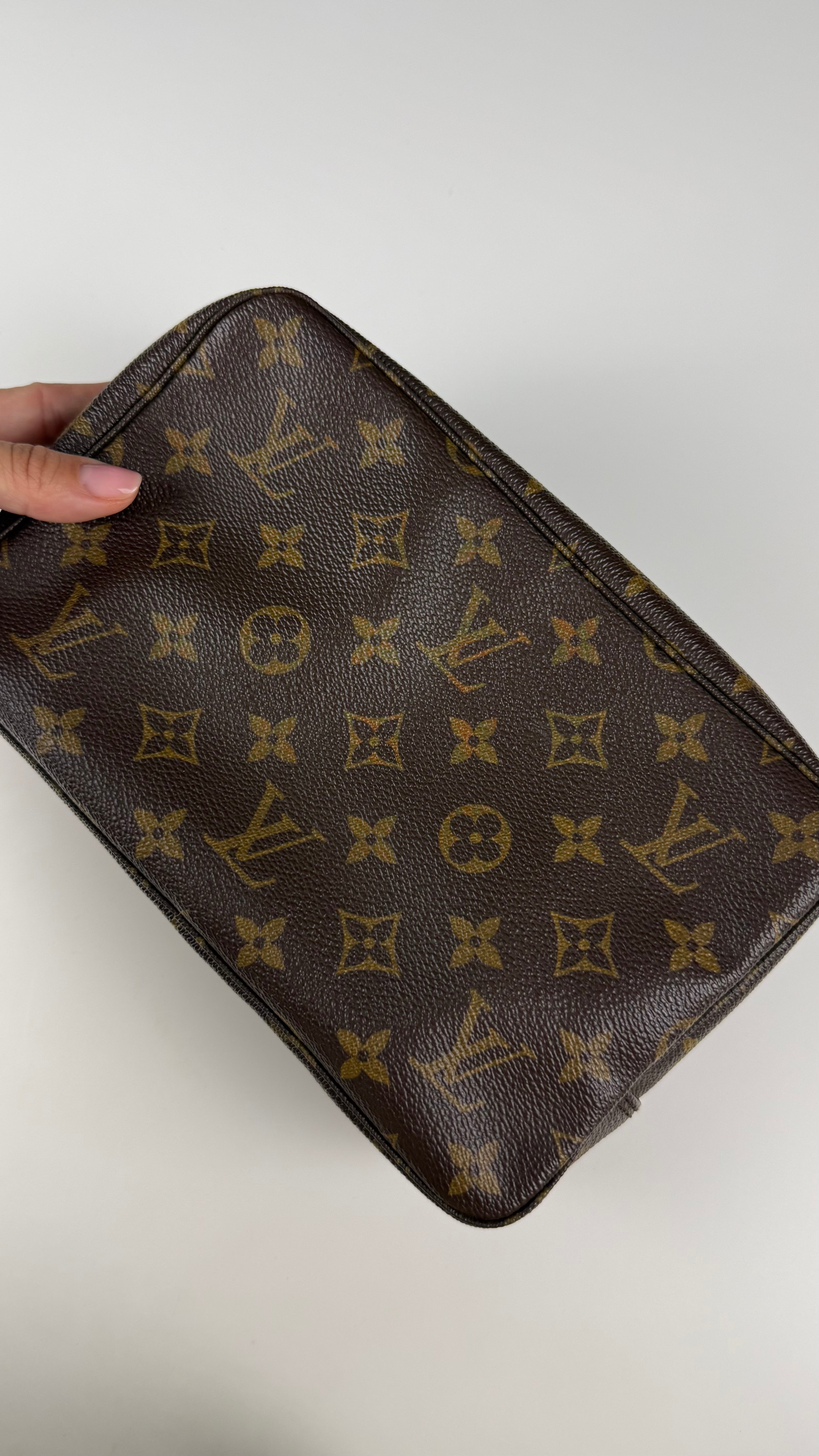 Louis Vuitton Necessaire 23