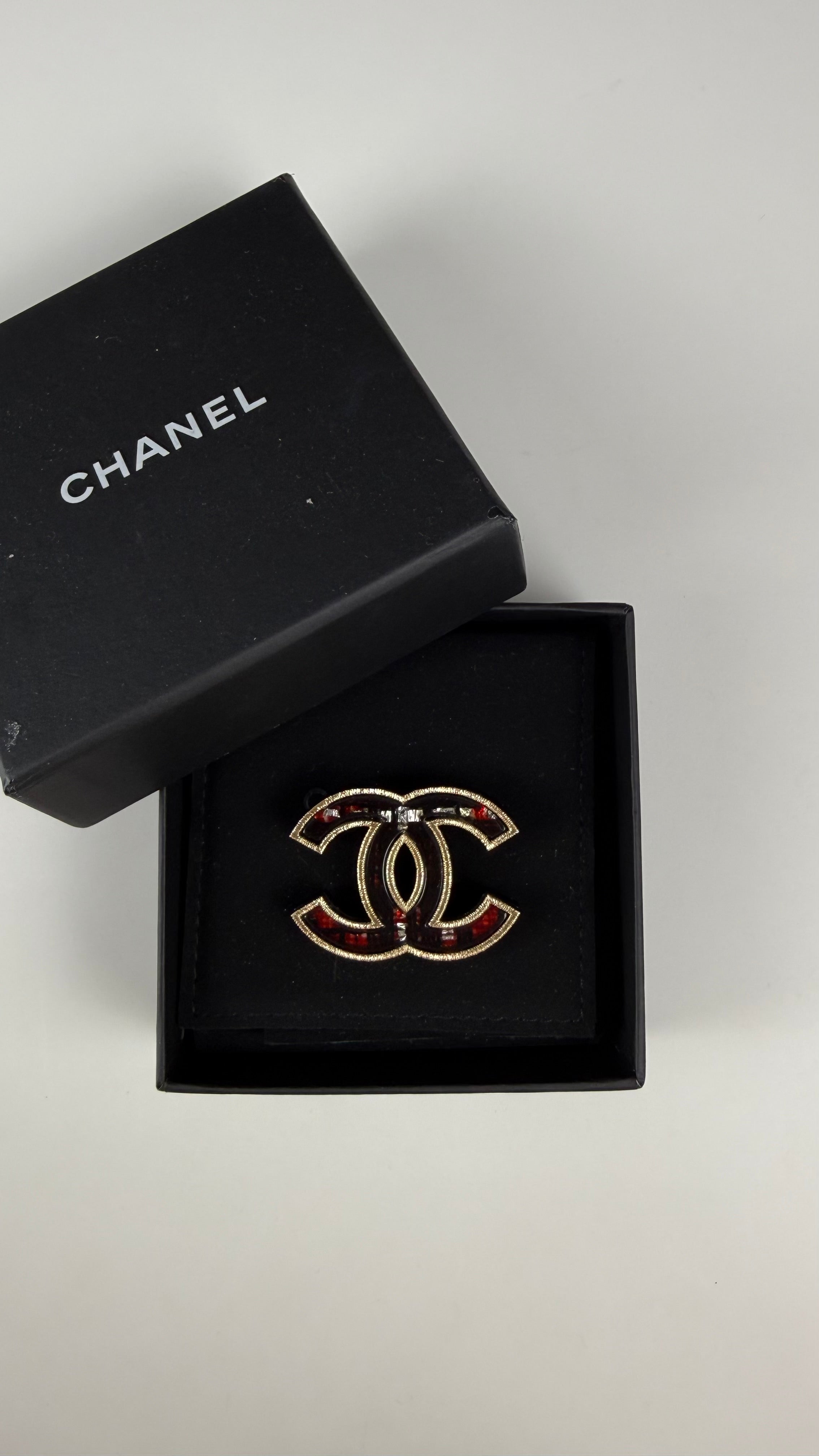 Chanel Broche