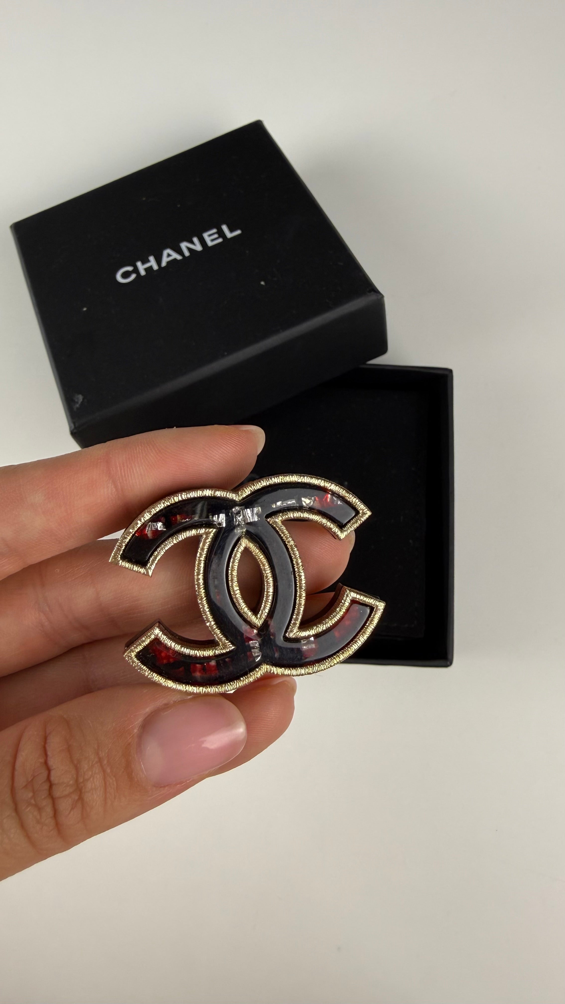 Chanel Broche