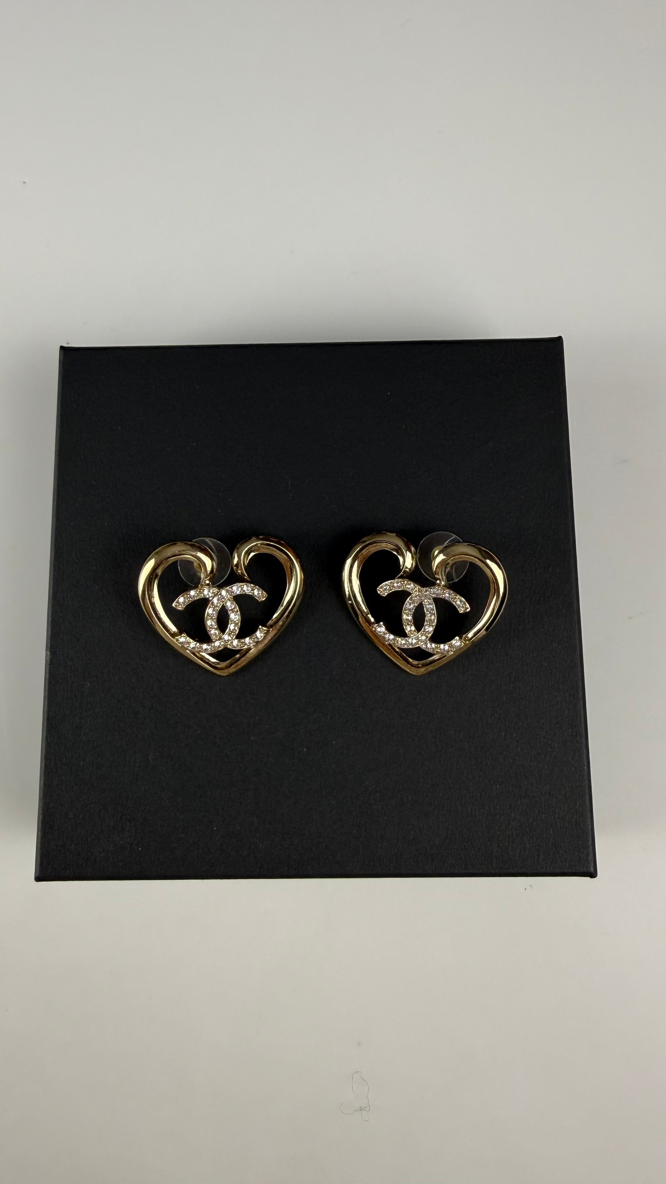 Chanel Brincos Coração Dourado com Cristais