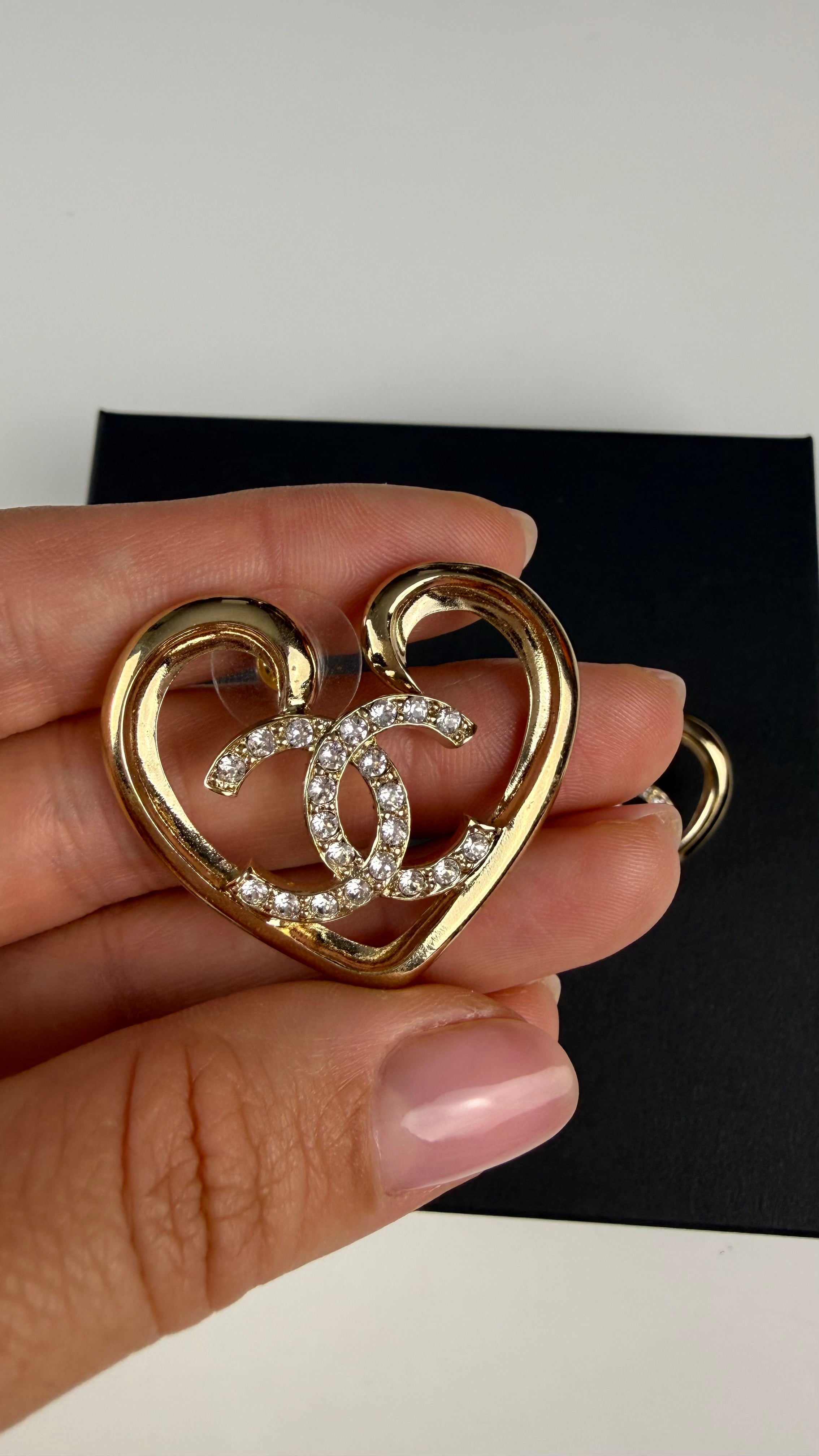 Chanel Brincos Coração Dourado com Cristais