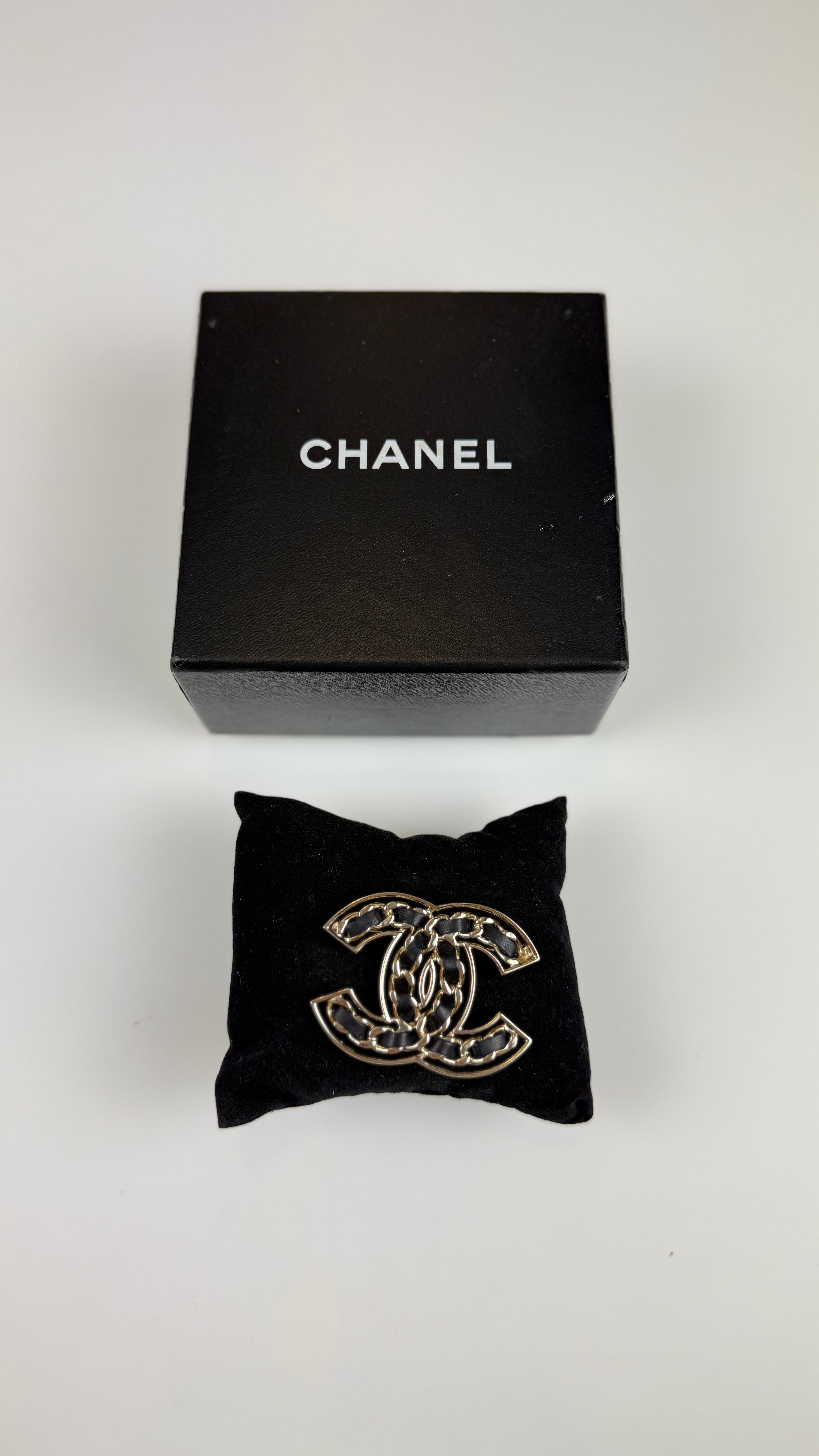 Chanel Broche