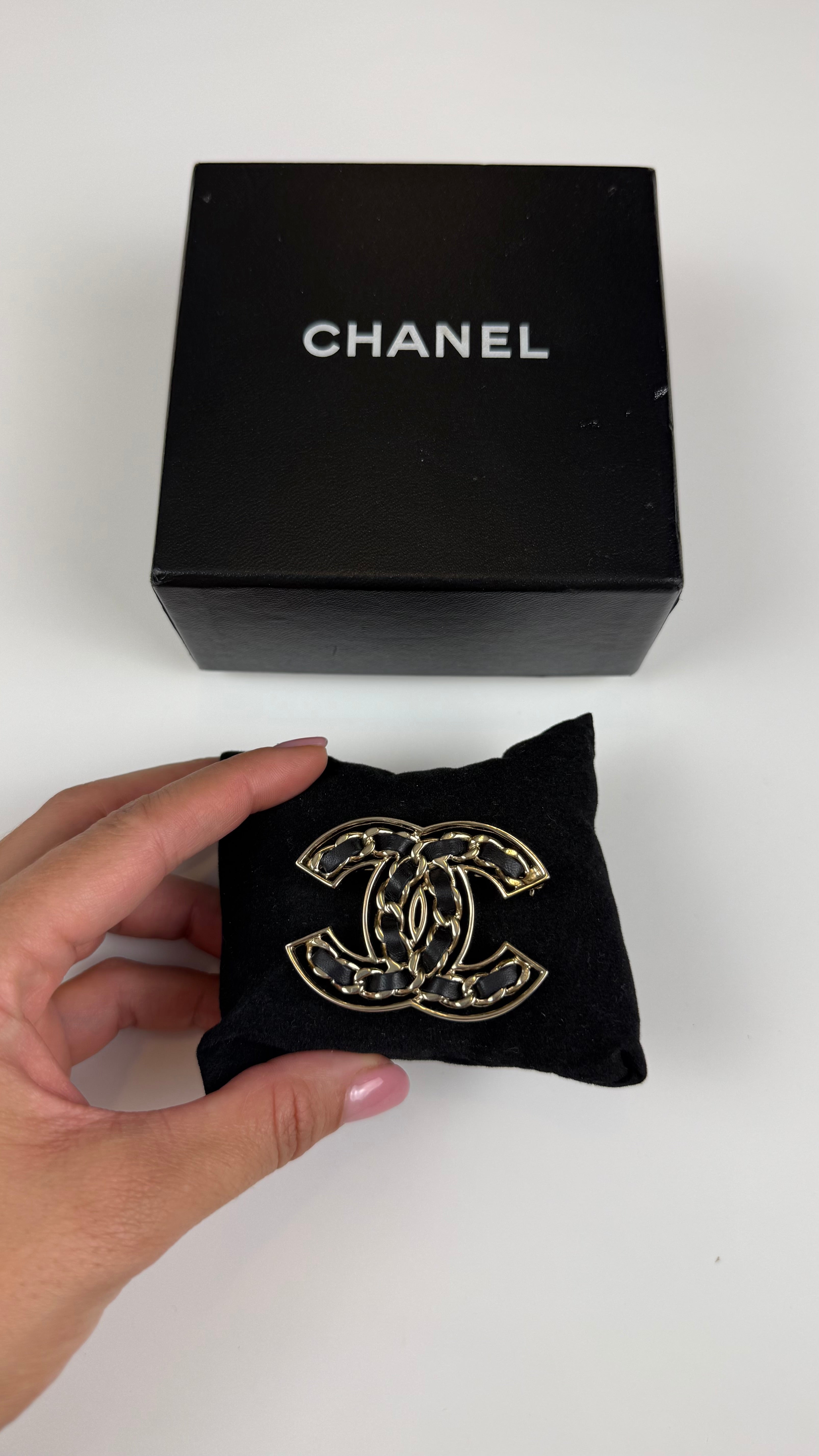 Chanel Broche