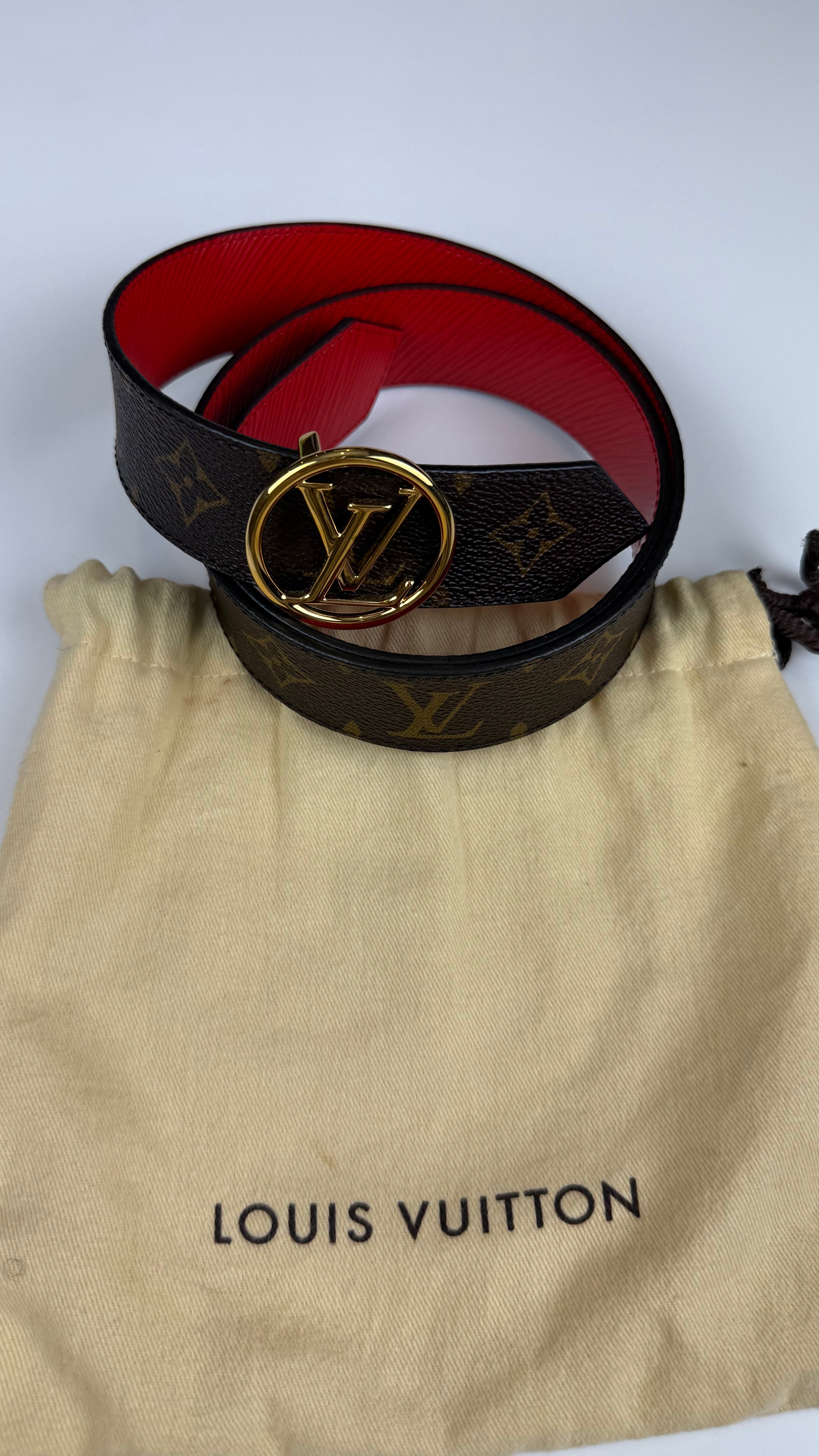 Louis Vuitton cinto reversível