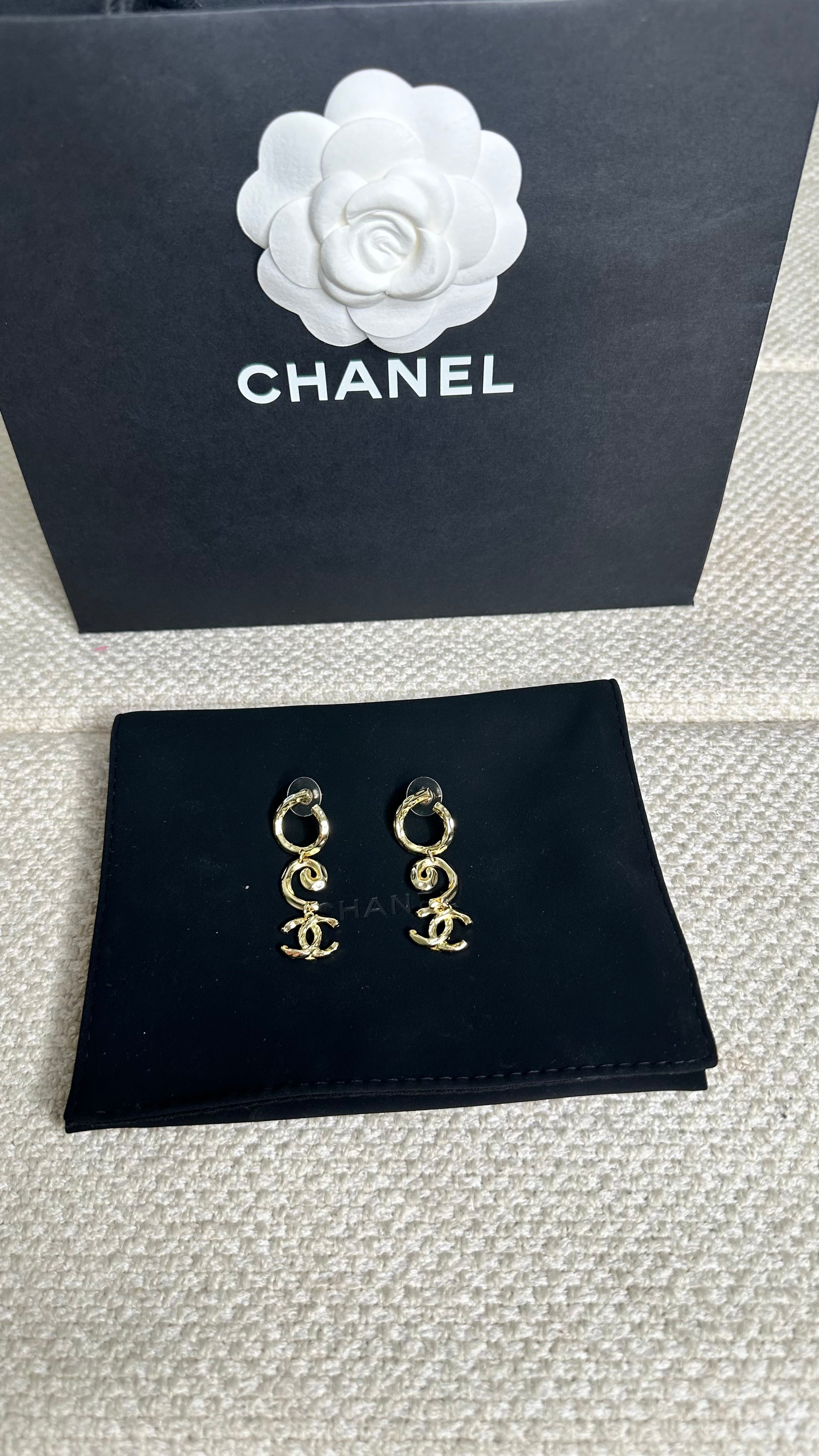 Brincos Chanel