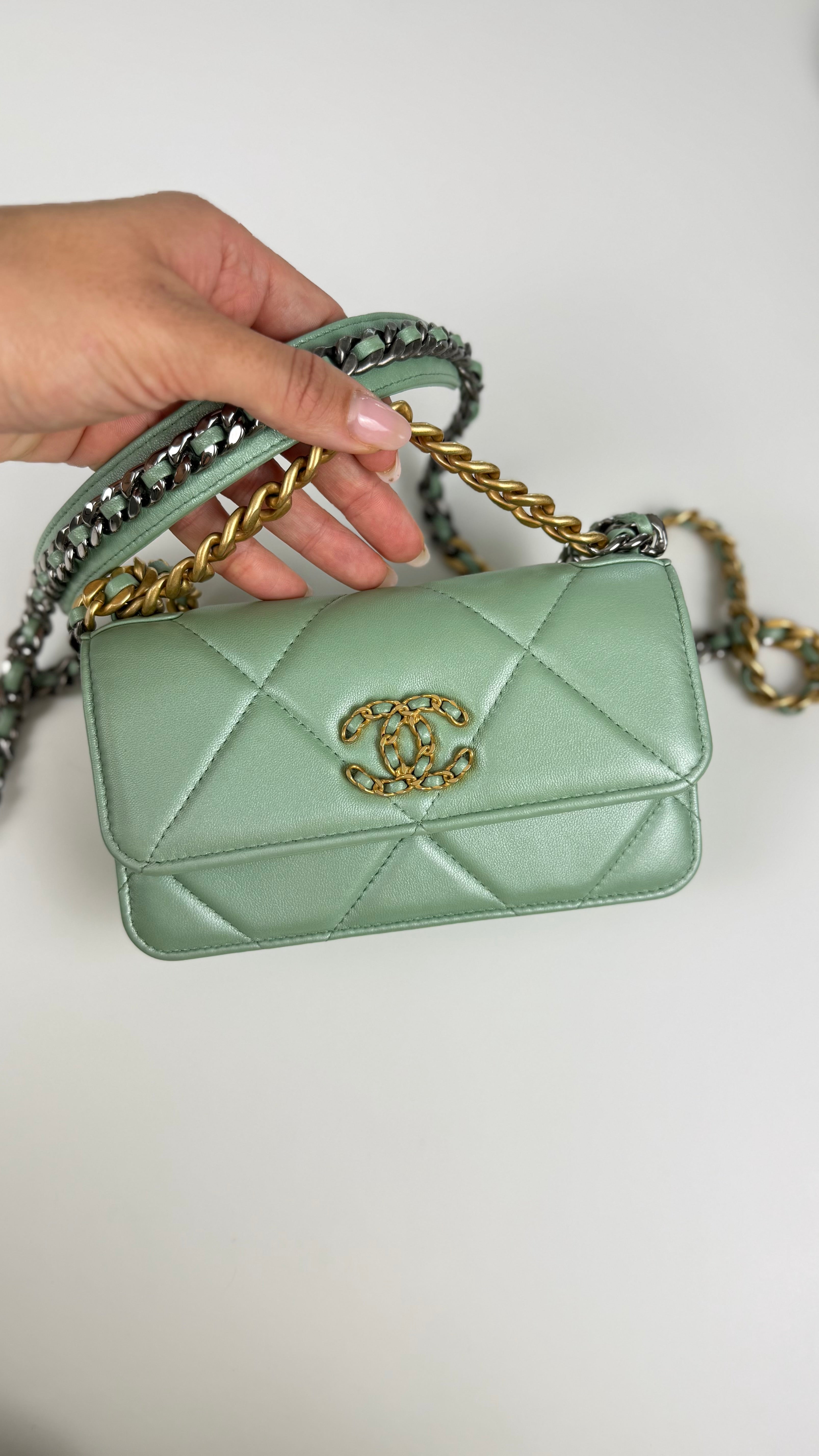 Chanel 19 WOC