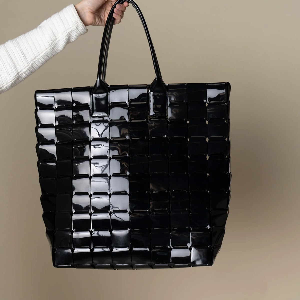 Bottega Veneta Fall 2019 Runway Maxi Intrecciato Tote Bag — Featured Image