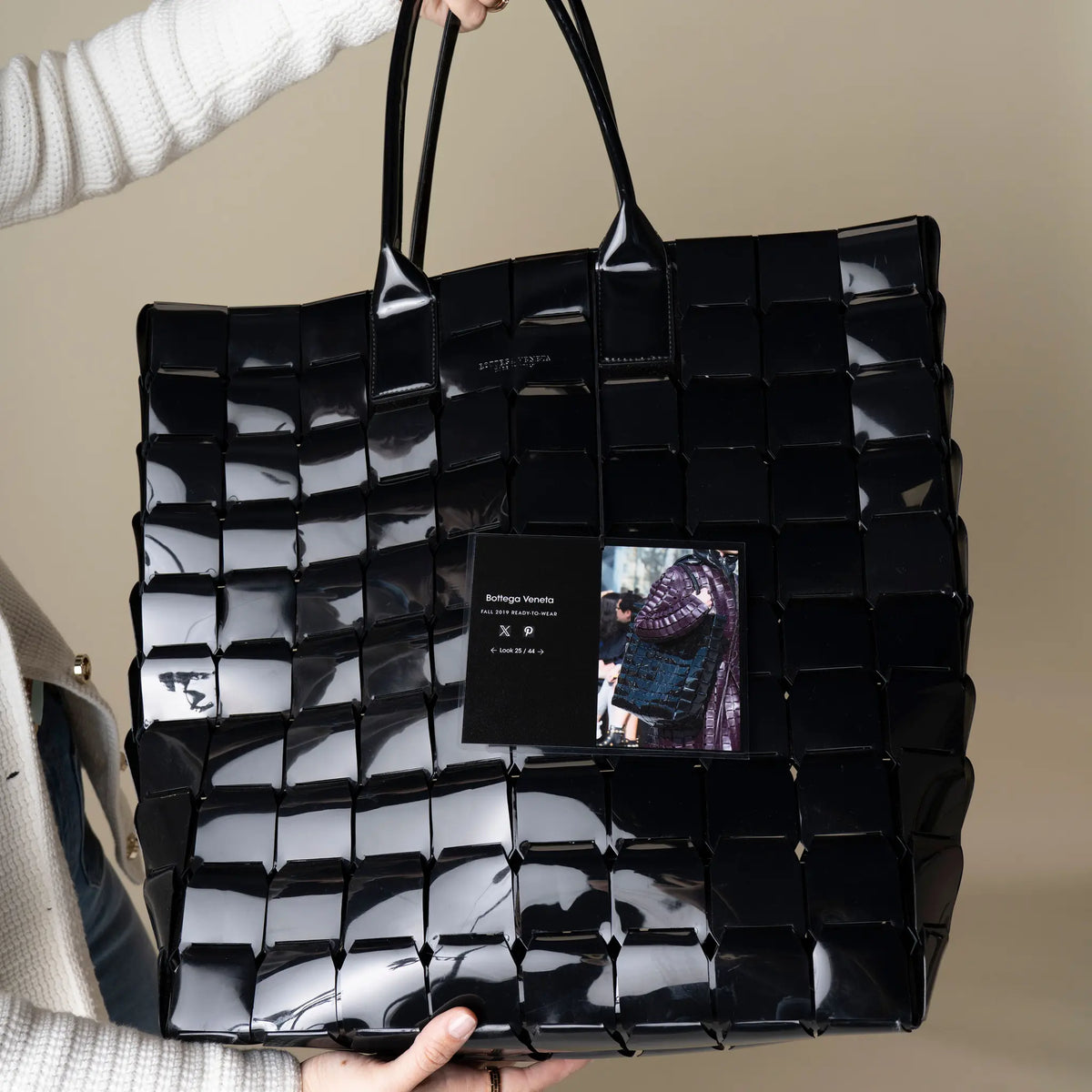 Bottega Veneta Fall 2019 Runway Maxi Intrecciato Tote Bag — Interior Detail