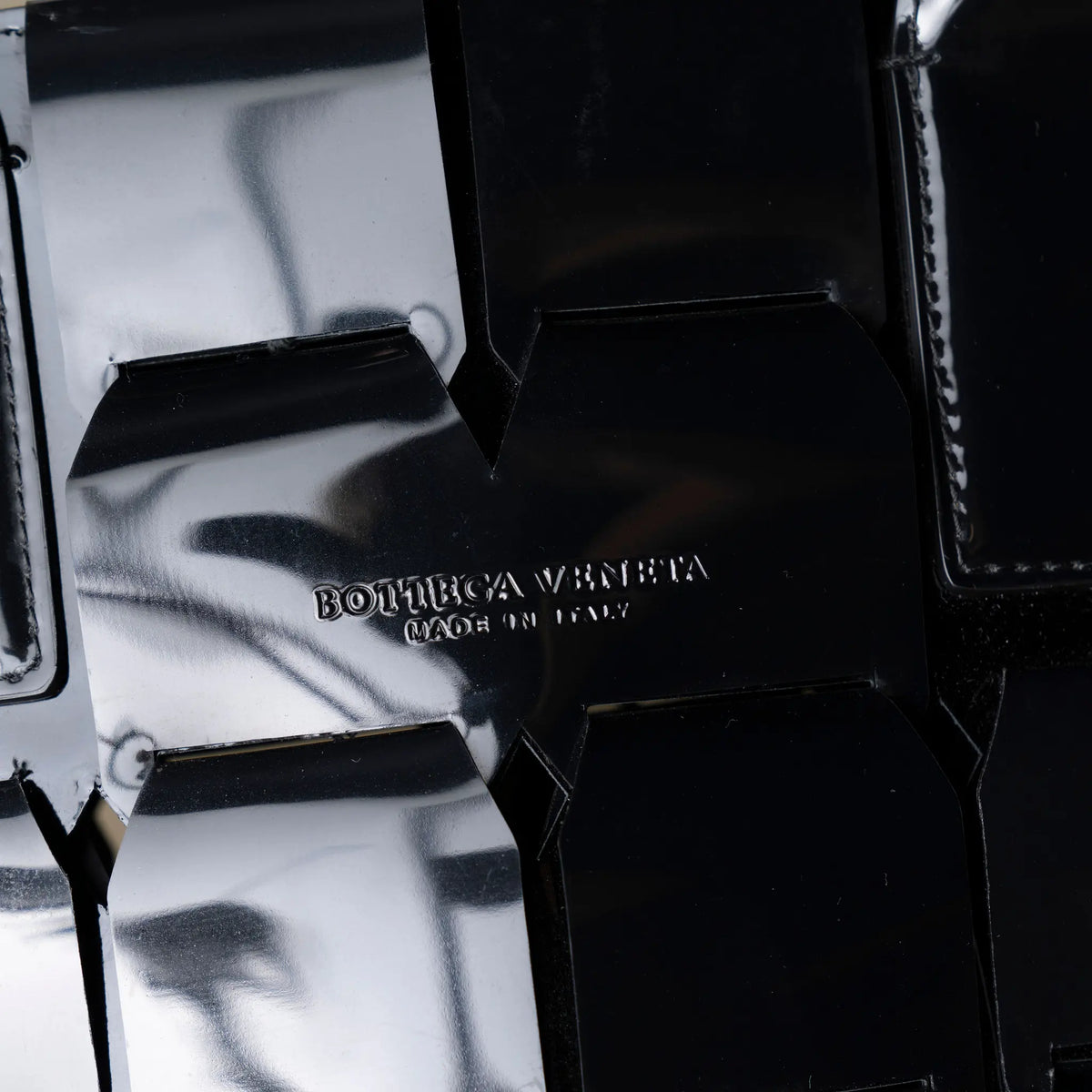 Bottega Veneta Fall 2019 Runway Maxi Intrecciato Tote Bag — Detail View