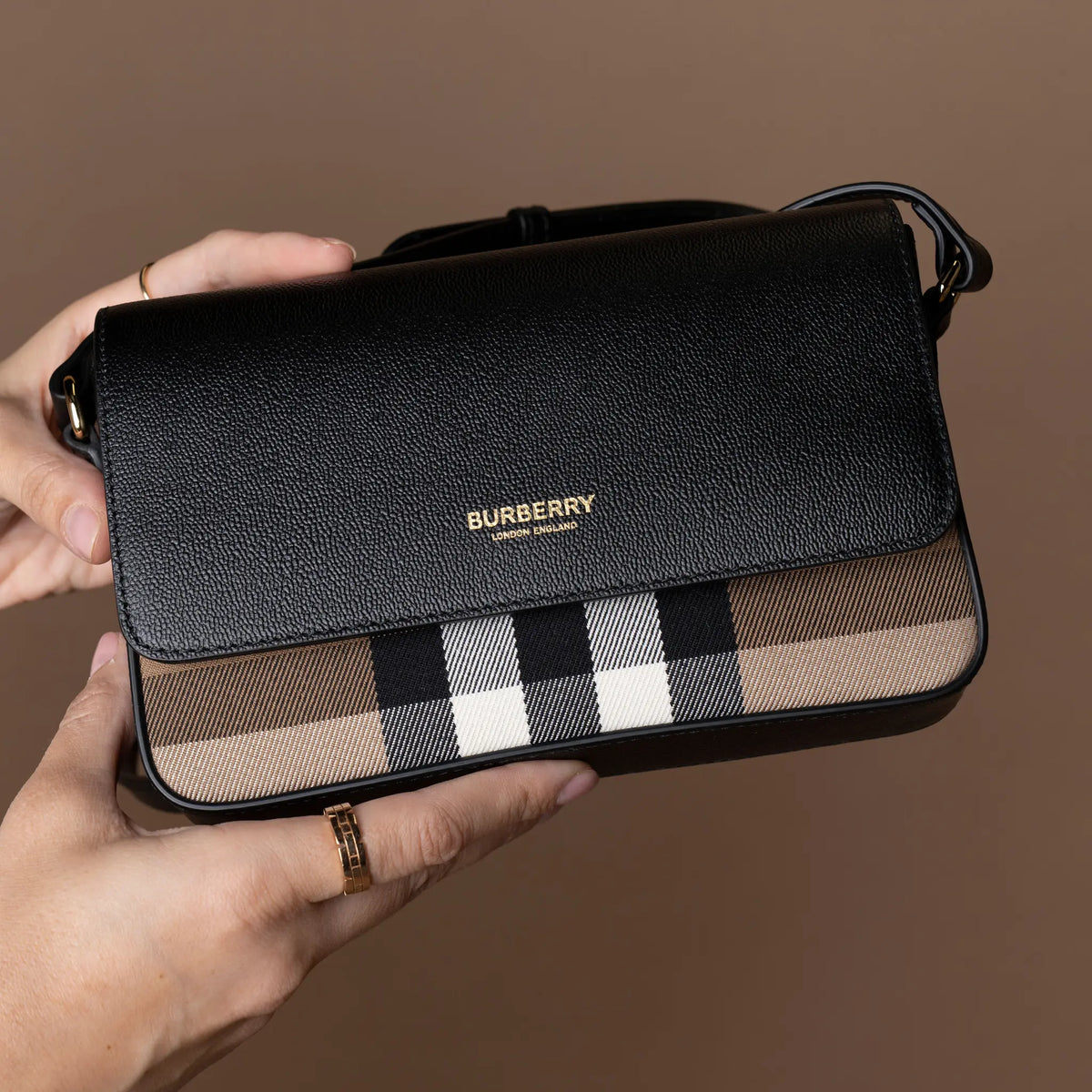 Burberry Hampshire House Check Crossbody black — Front View