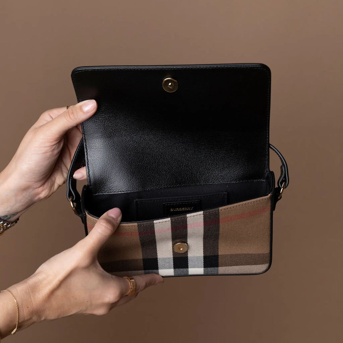 Burberry Hampshire House Check Crossbody black — Back View