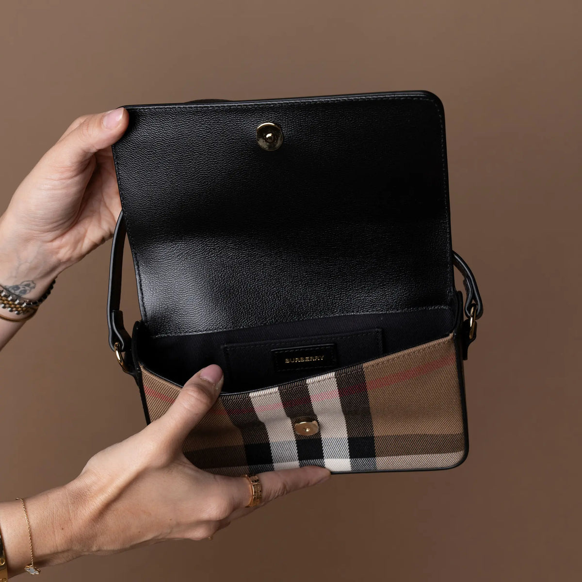 Burberry Hampshire House Check Crossbody black — Side Profile