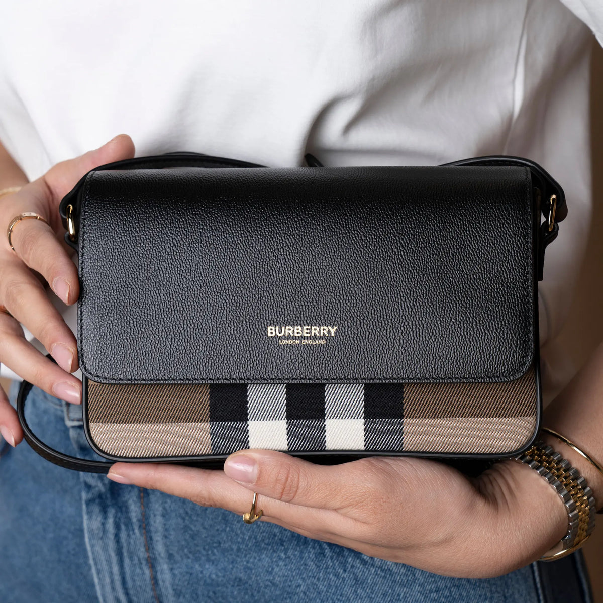 Burberry Hampshire House Check Crossbody black — Interior Detail