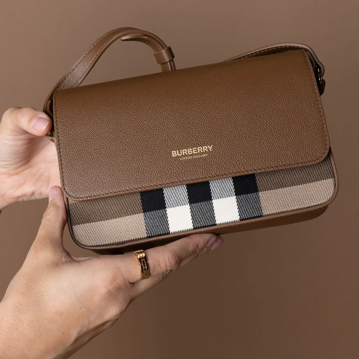 Burberry Hampshire House Check Crossbody brown — Side Profile
