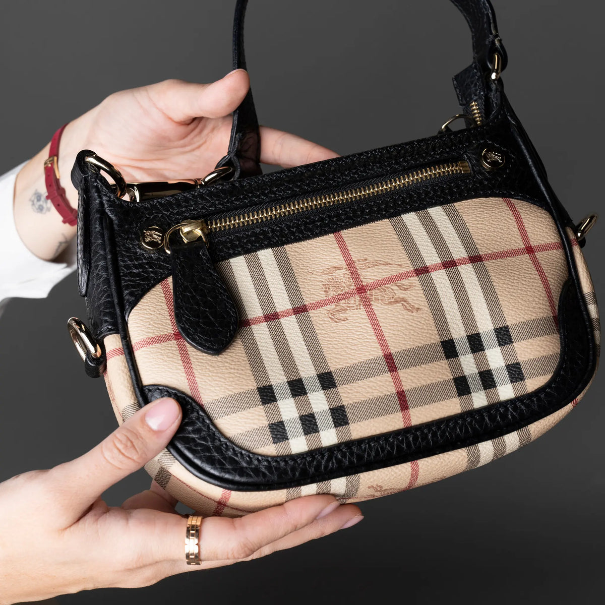 Burberry Nova Check shoulder bag — Featured Image
