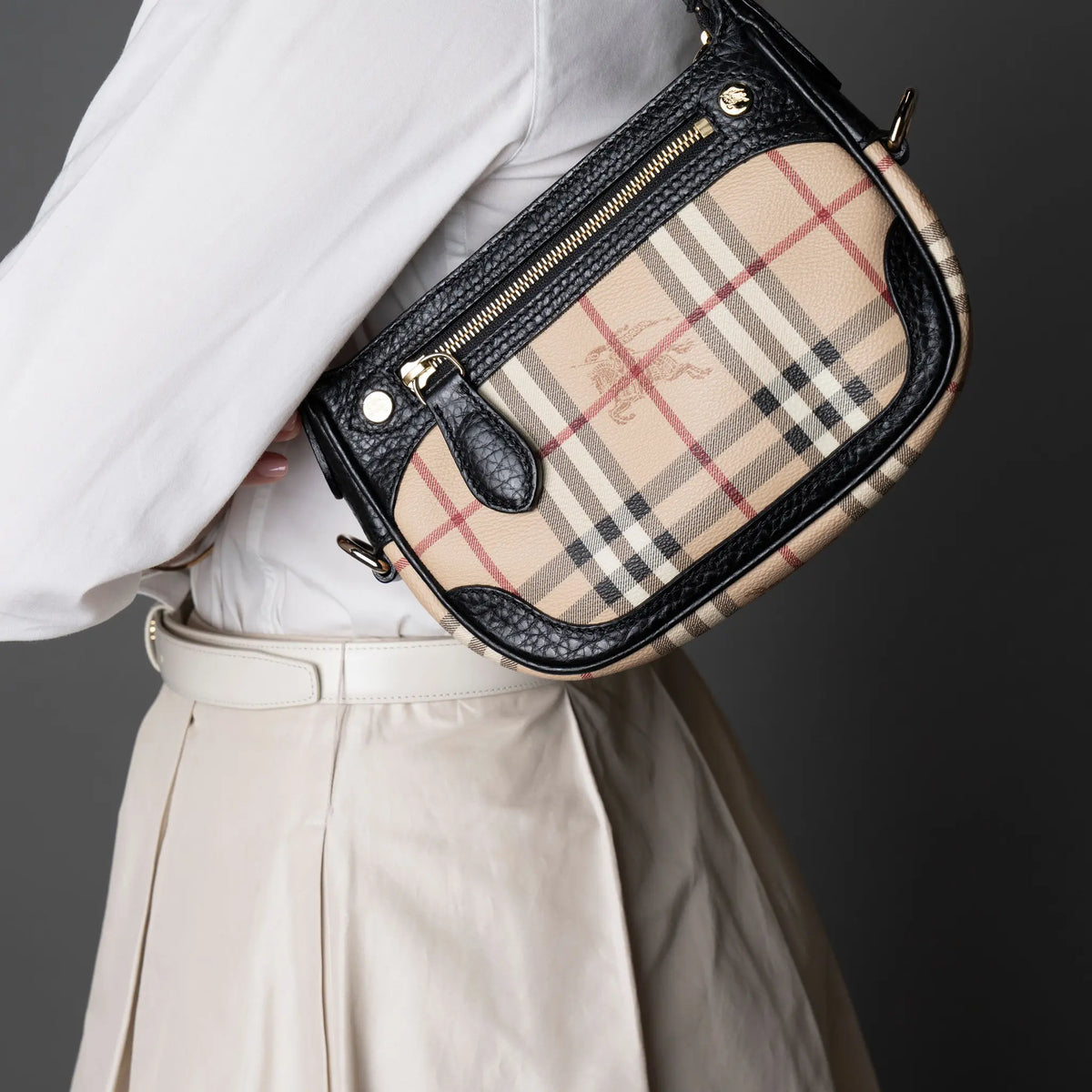 Burberry Nova Check shoulder bag — Front View