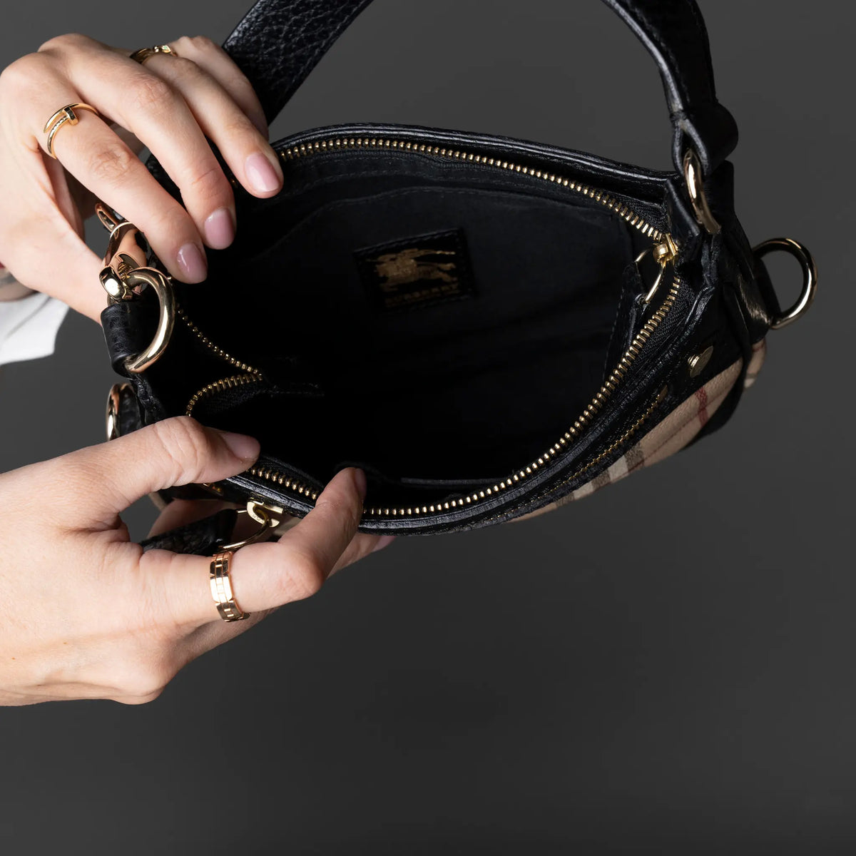 Burberry Nova Check shoulder bag — Back View