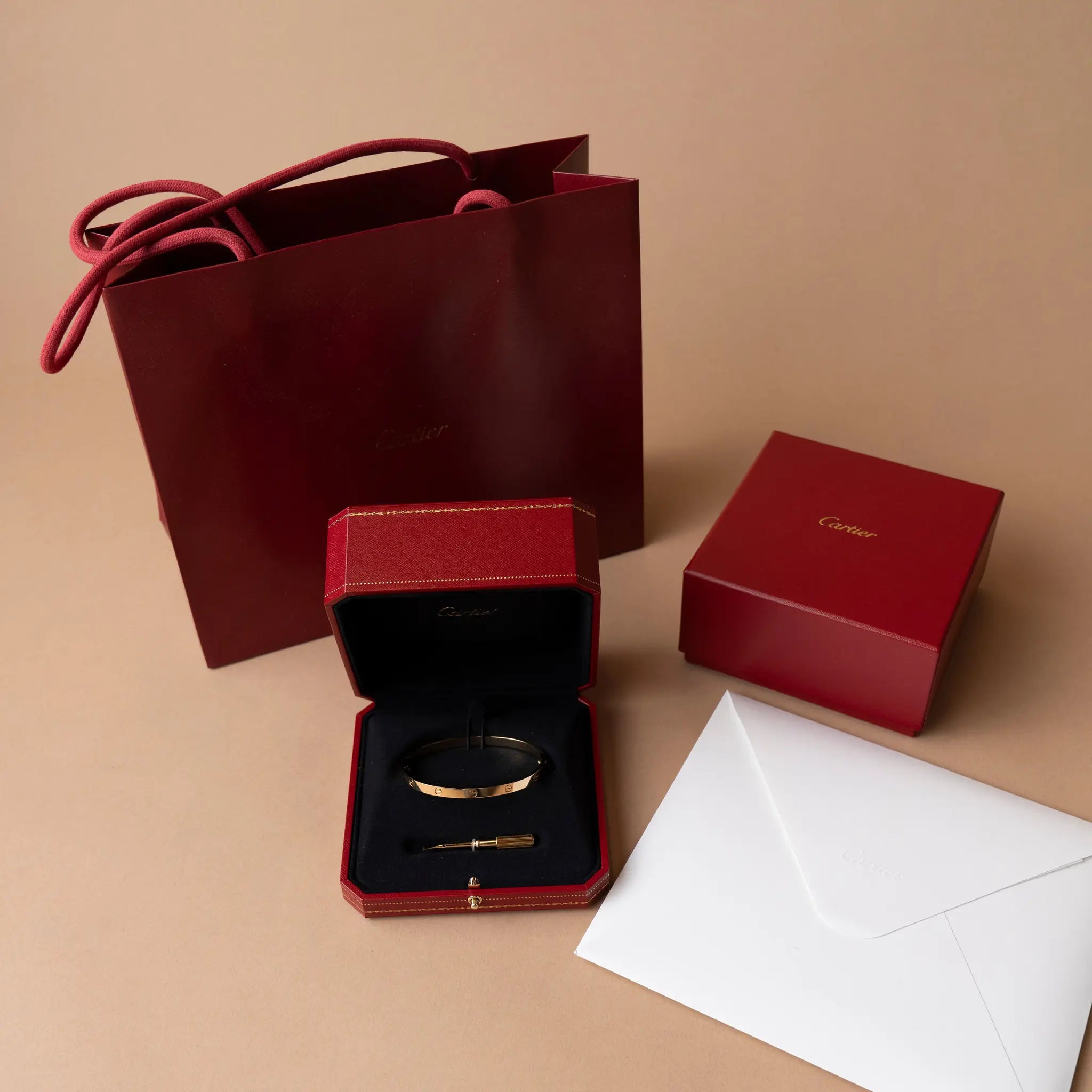 Cartier Pulseira Love Modelo Médio — Back View