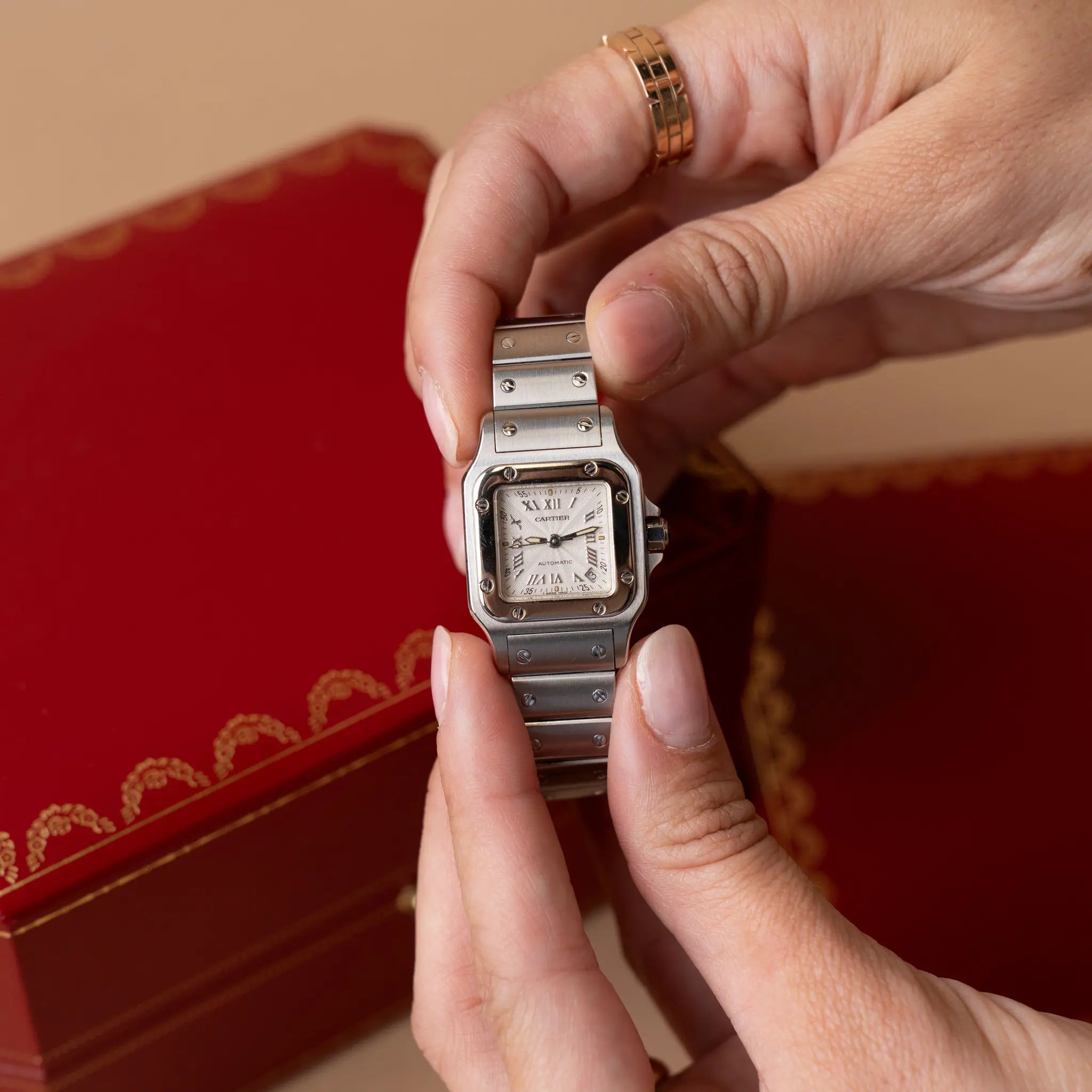 Cartier Santos Galbée Automatic 29mm em aço — Interior Detail