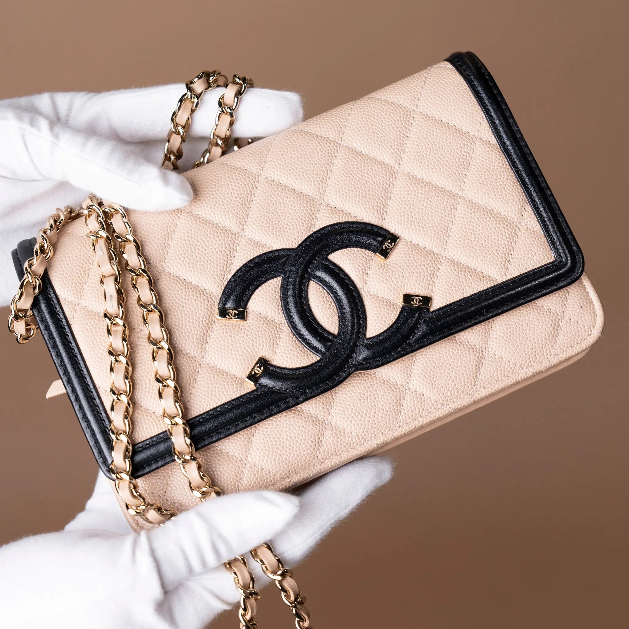 Chanel Caviar CC Filigree Wallet On Chain — Close-up Detail