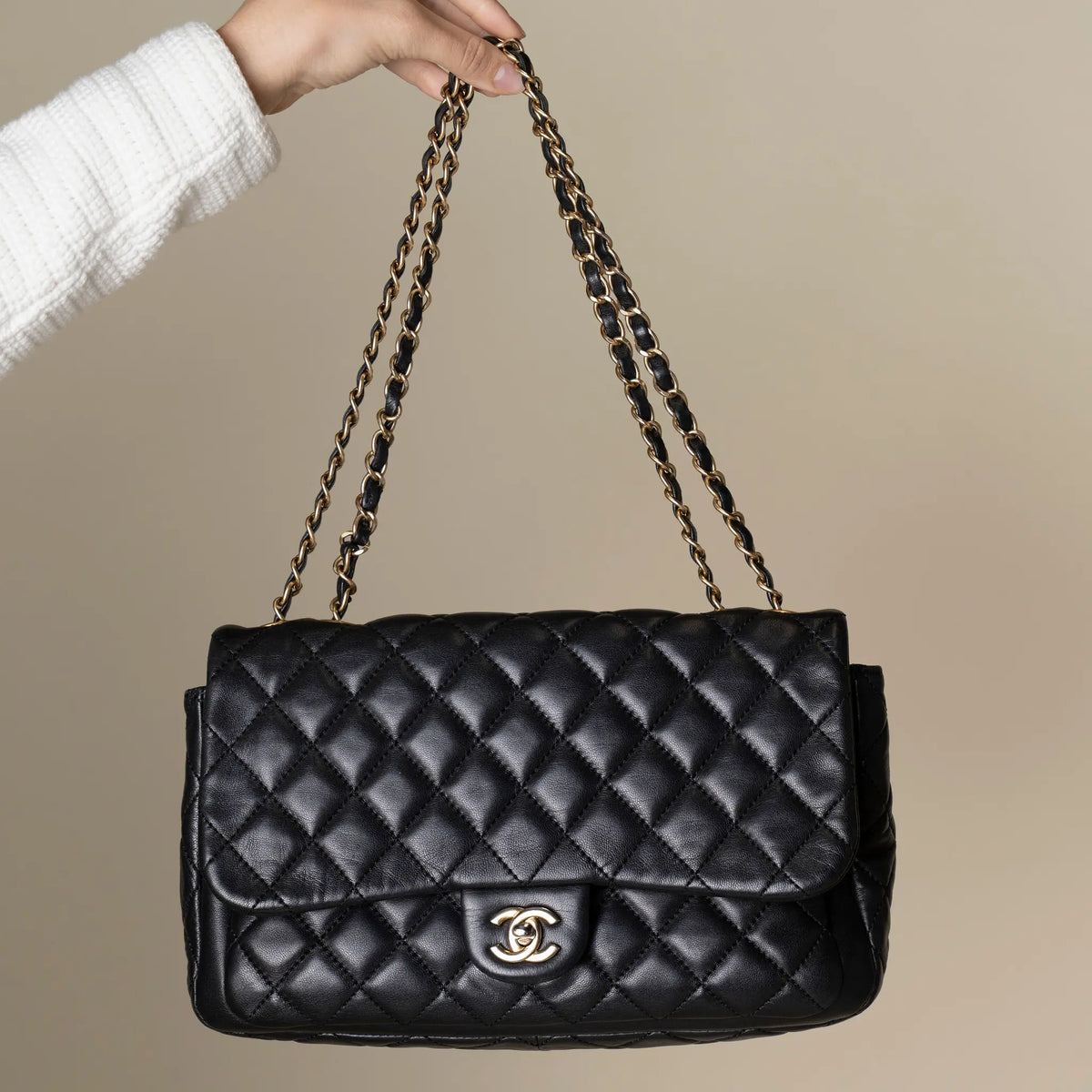 Chanel Classic Flap com bolso — Featured Image