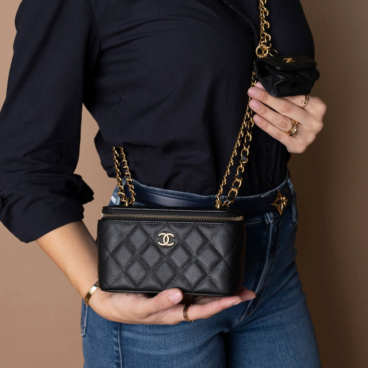 Chanel Quilted Caviar CC Vanity Case With Chain — Close-up Detail