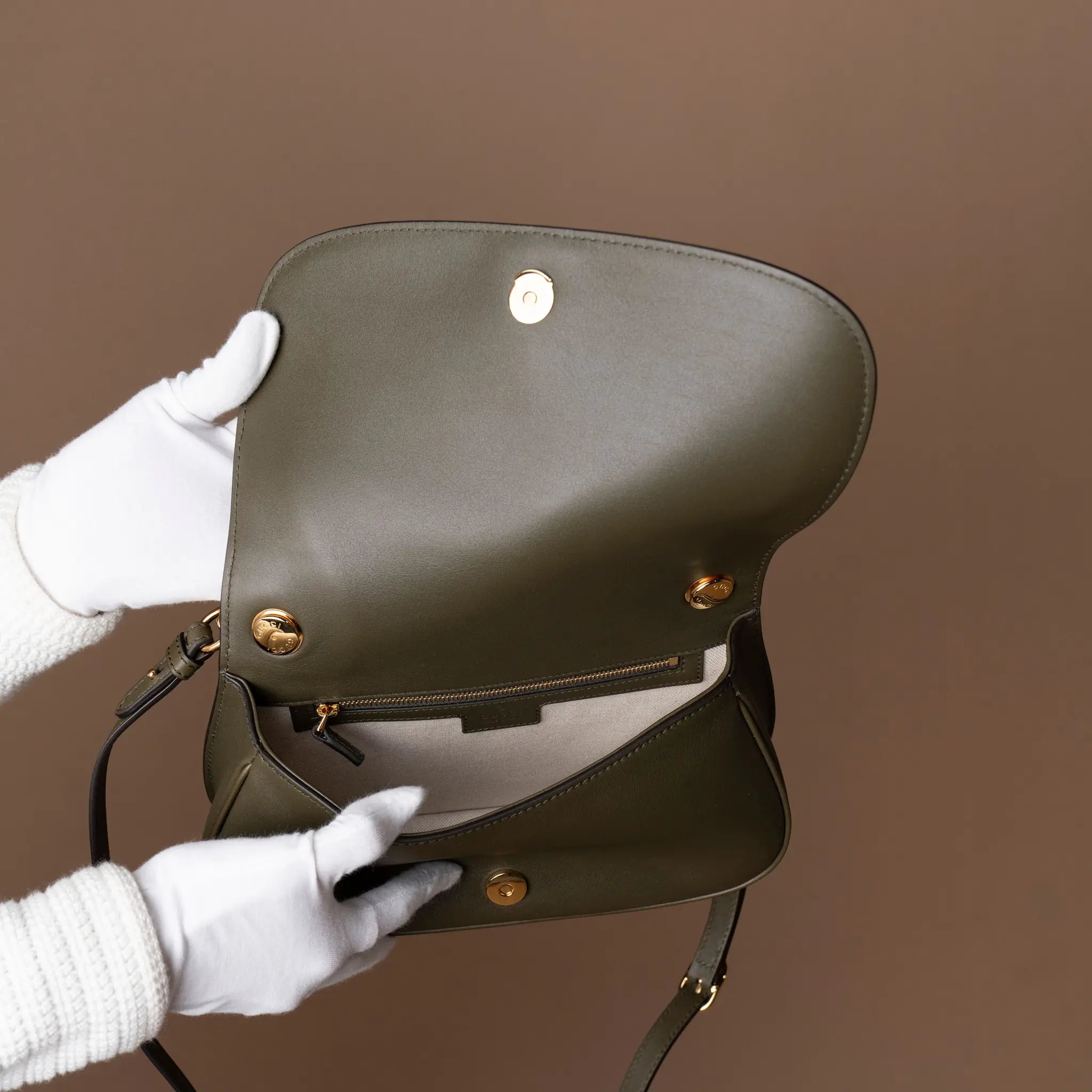 Gucci Blondie medium top handle bag — Side Profile