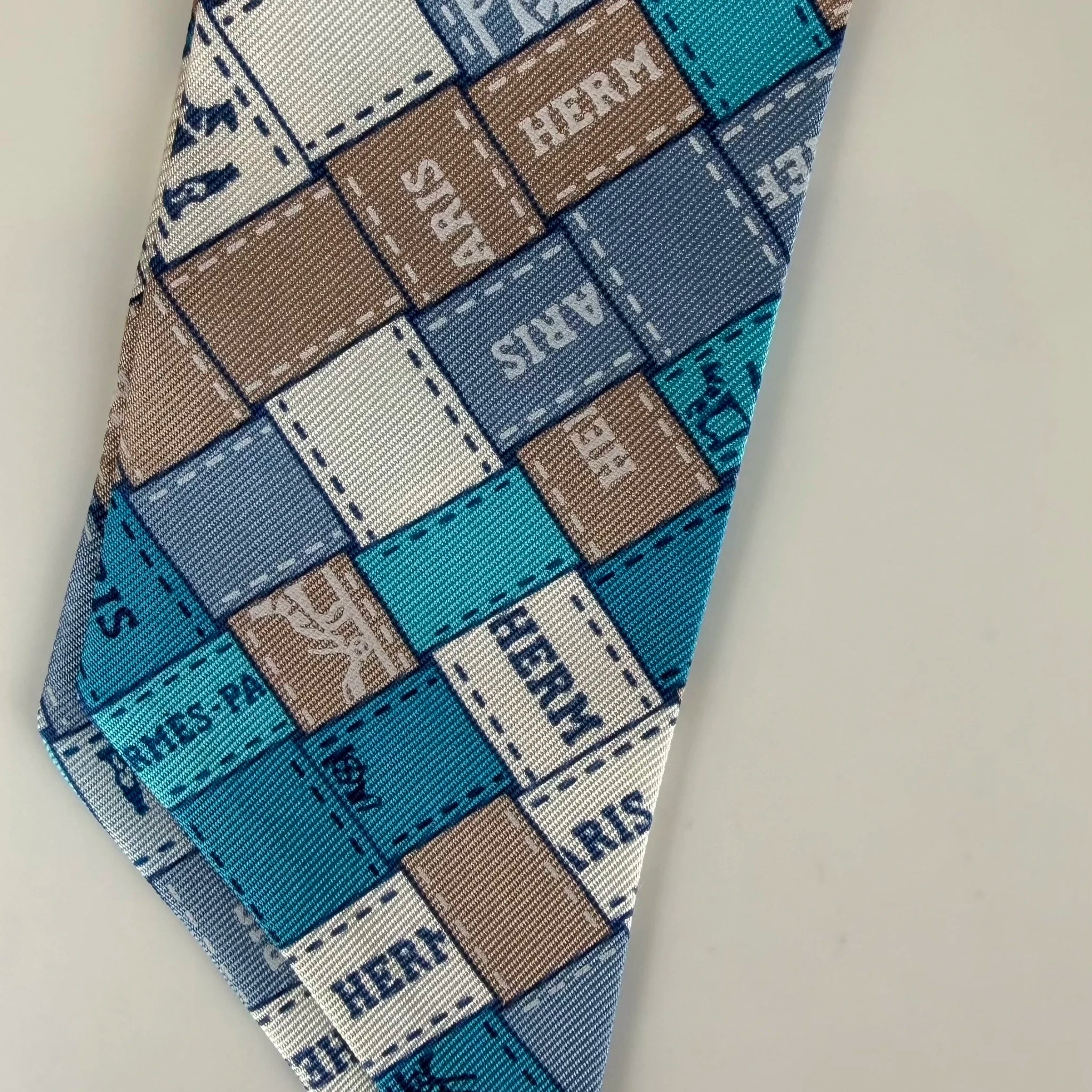 Hermès Bolduc au Carre Silk Twilly Scarf