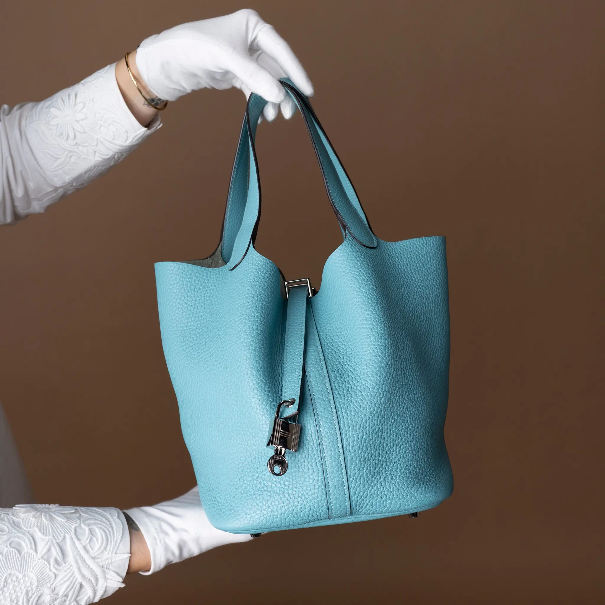 Hermès Clemence Picotin Lock 22 — Front View