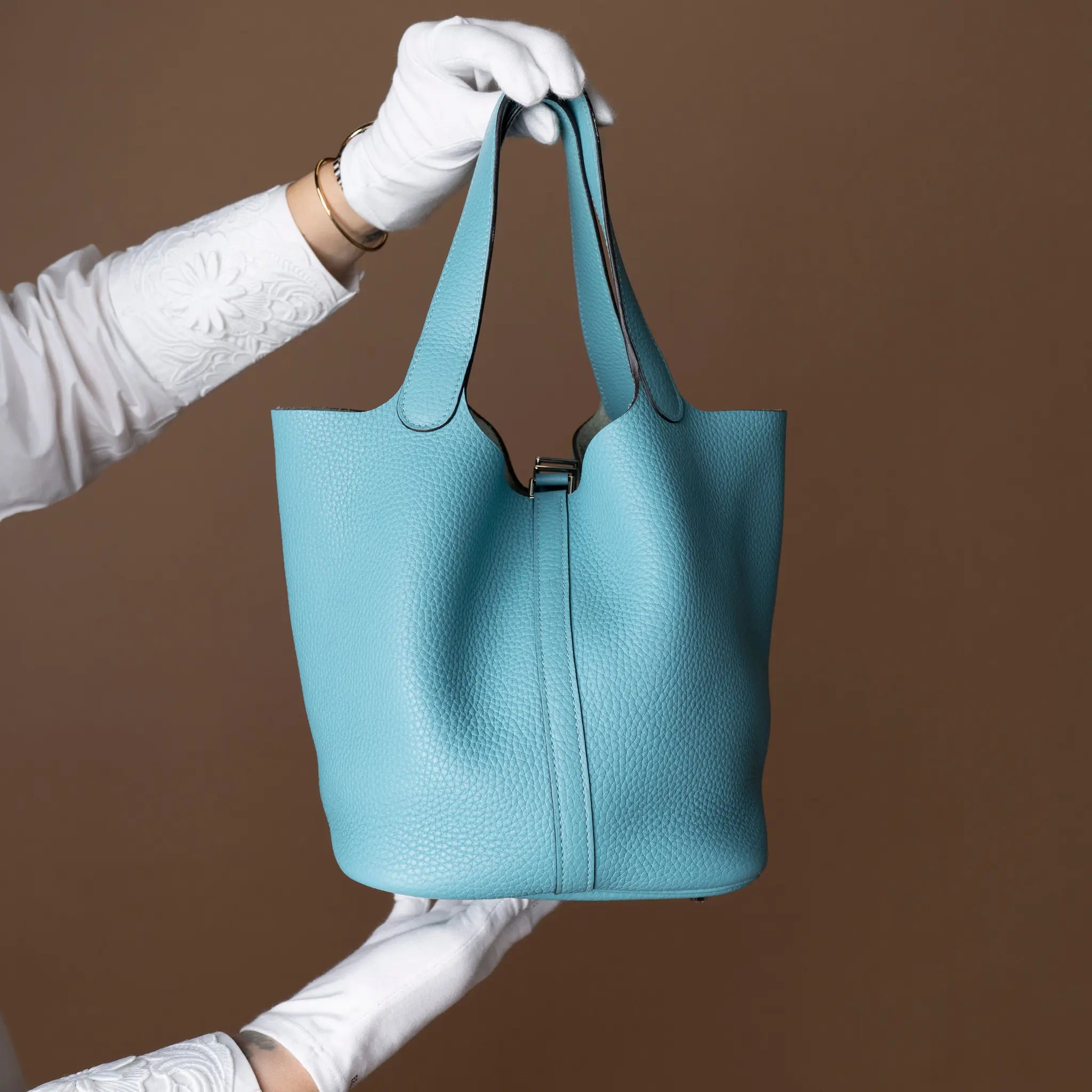 Hermès Clemence Picotin Lock 22 — Back View