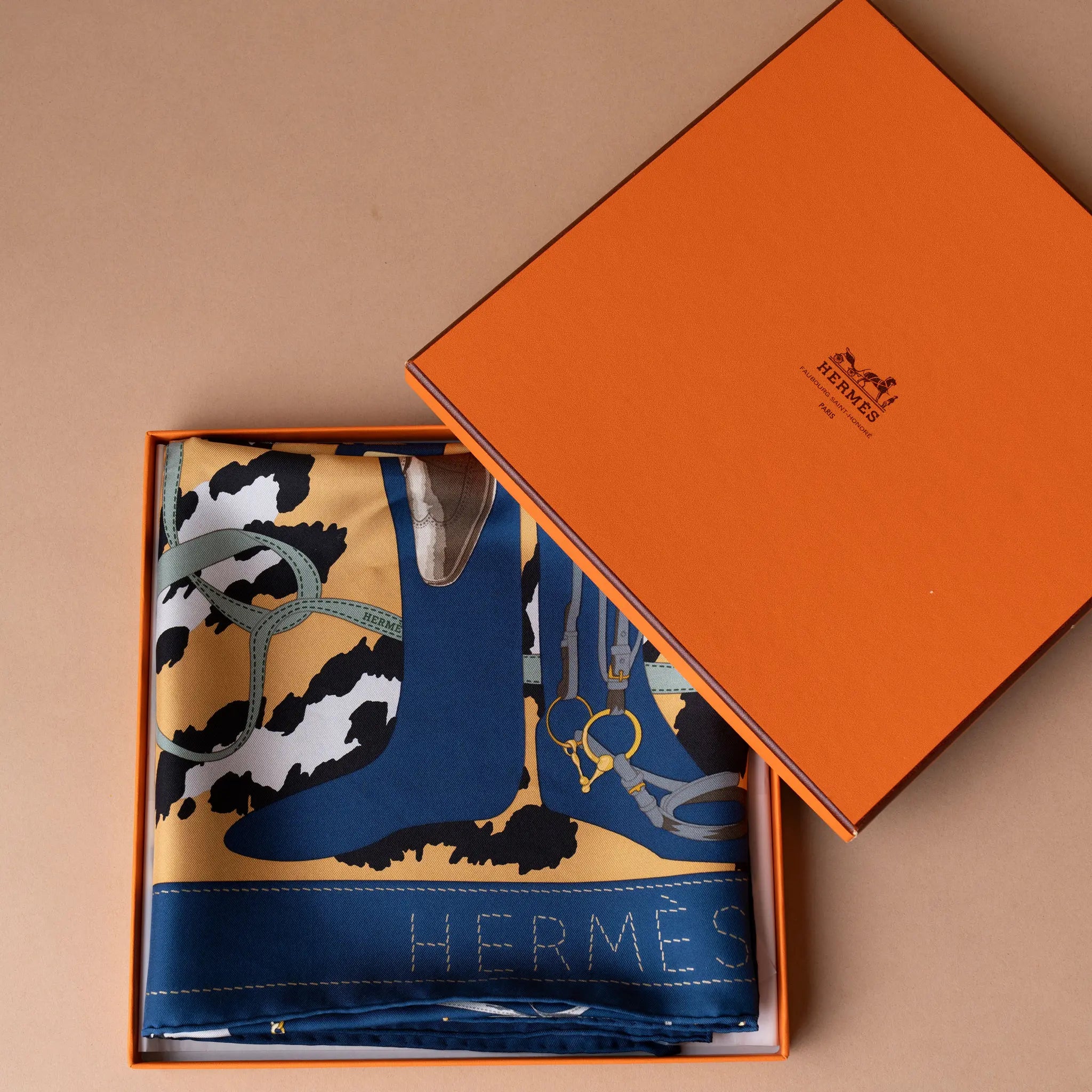 Hermès Monsieur et Madame Silk Scarf 90 — Back View