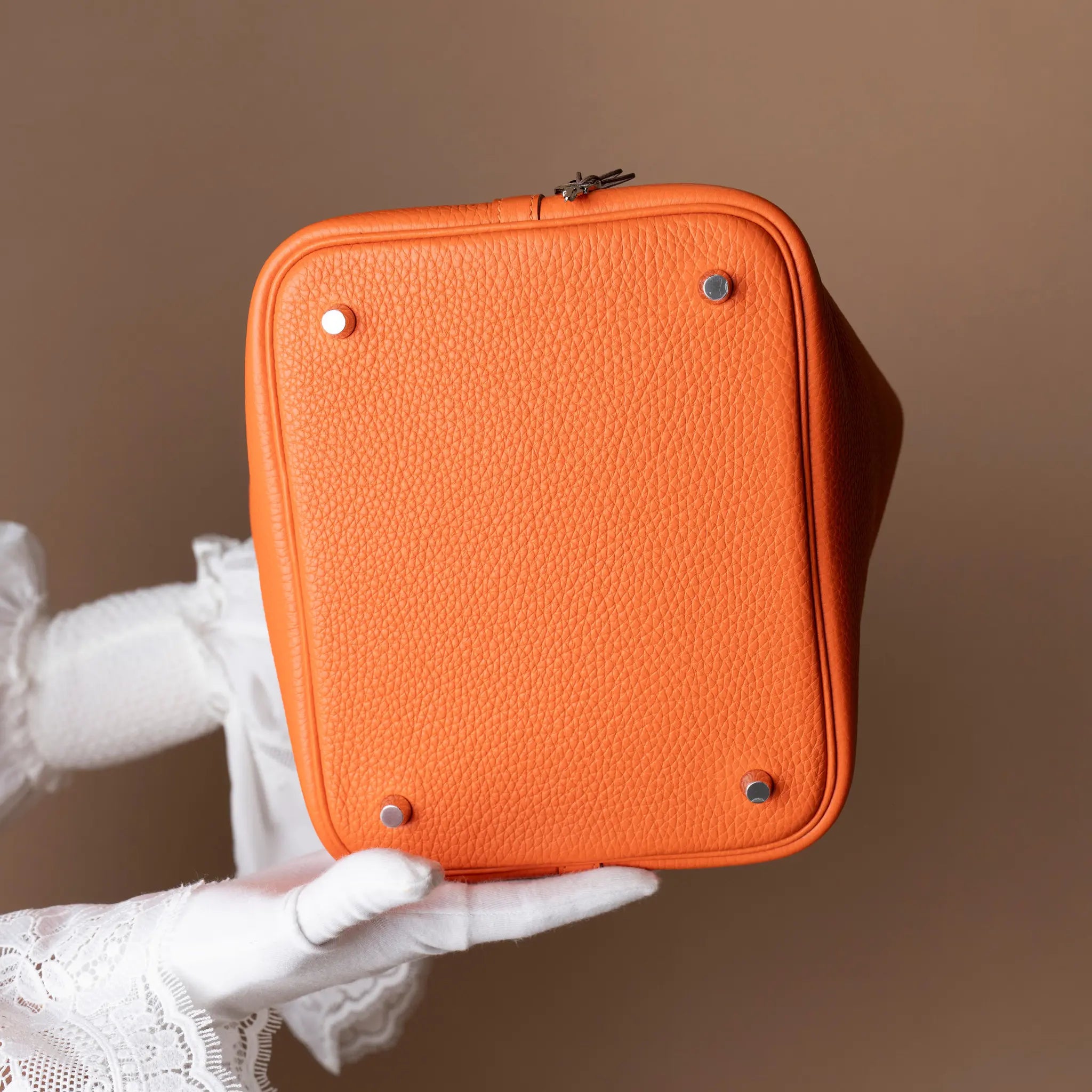 Hermès Picotin Lock 22 Tangerina — Back View