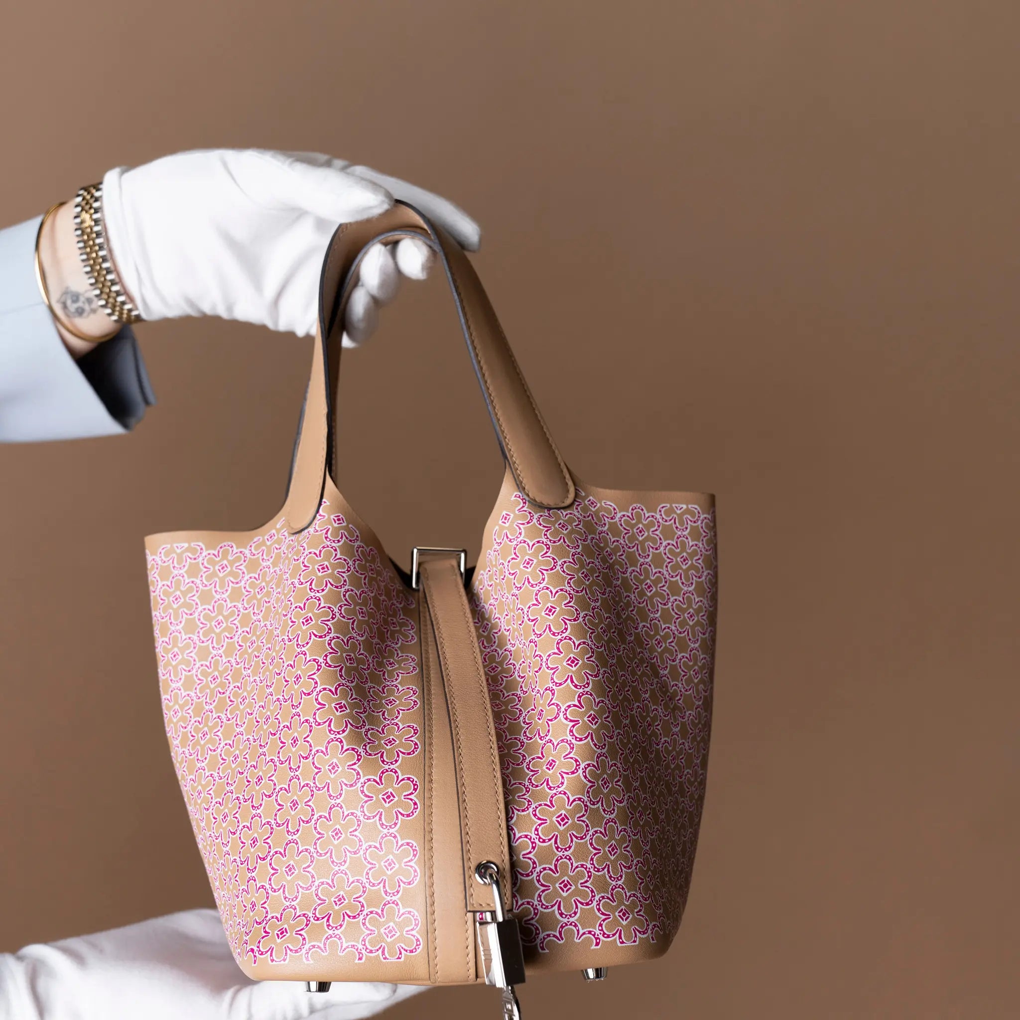 Hermès Swift Lucky Daisy Picotin Lock 18 — Detail View