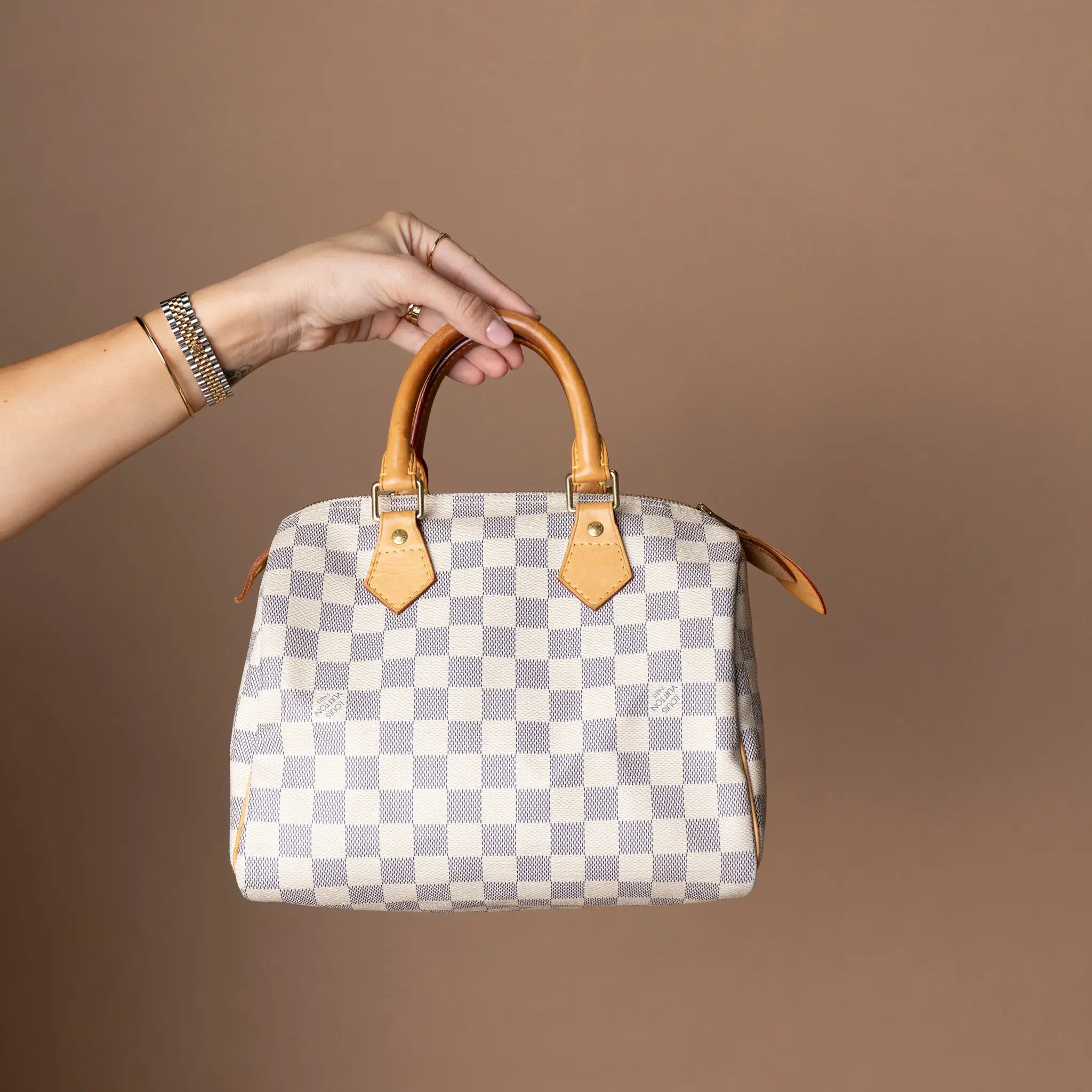 Louis Vuitton Damier Azur 25 — Featured Image