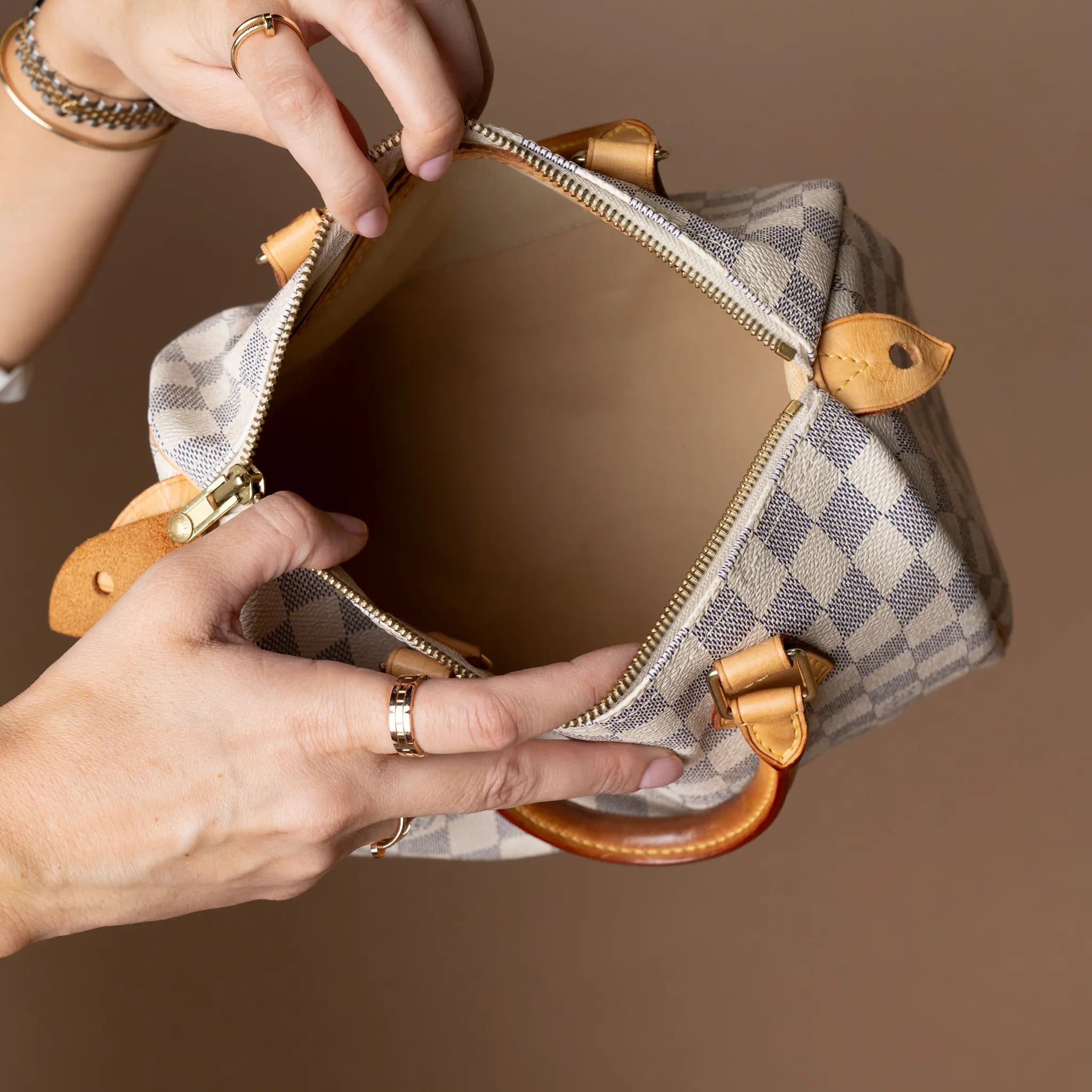 Louis Vuitton Damier Azur 25 — Interior Detail
