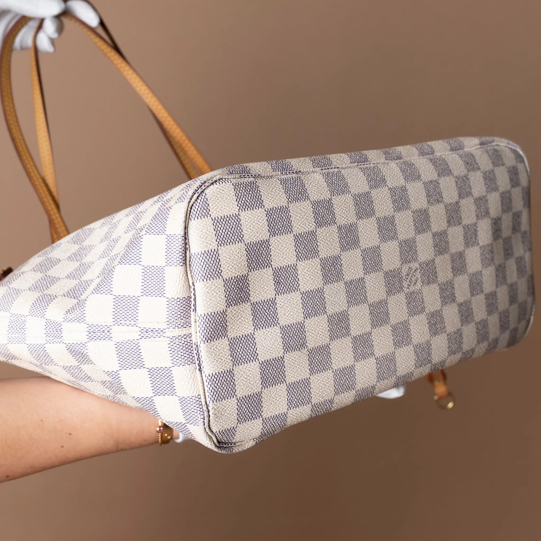 Louis Vuitton Damier Azur Neverfull MM — Close-up Detail