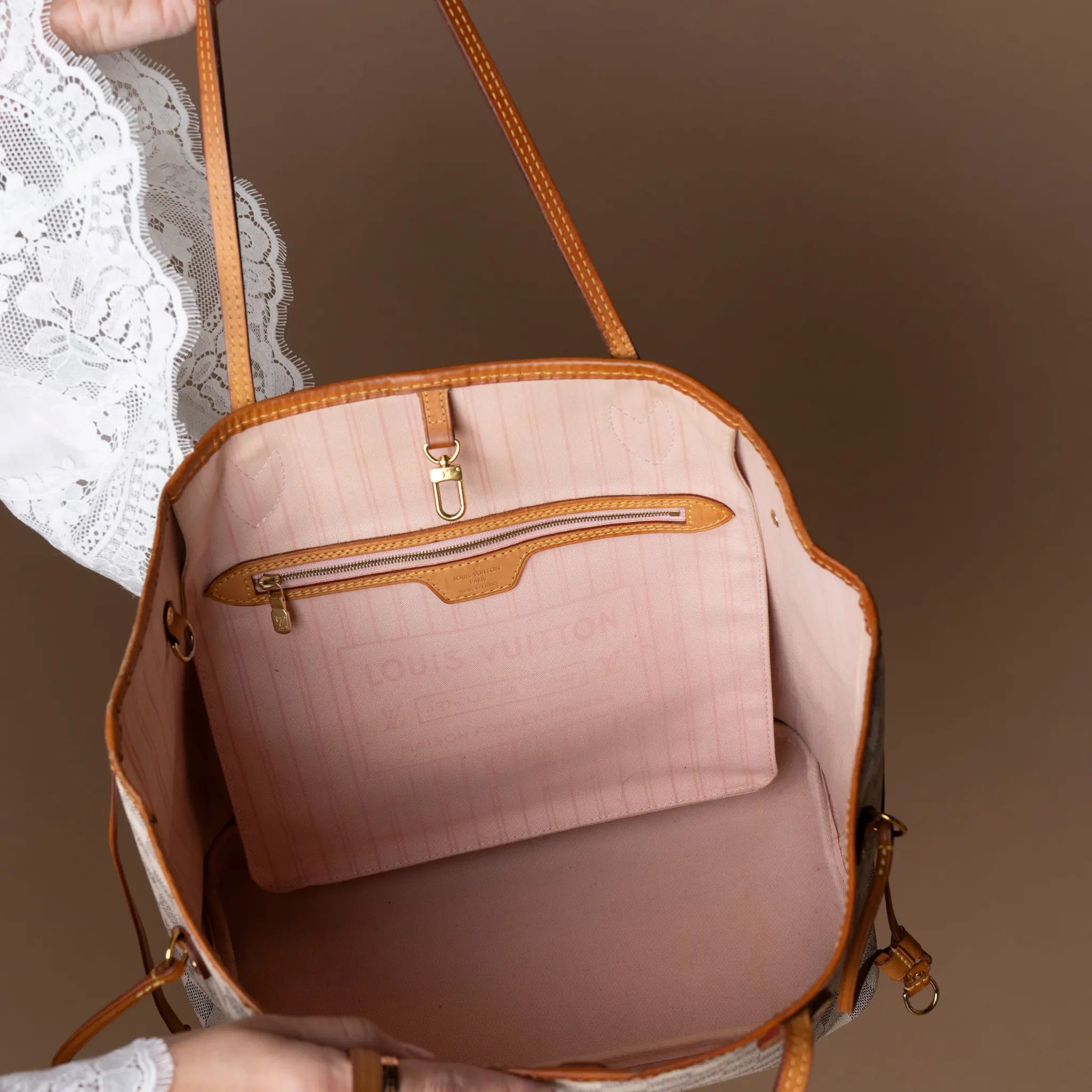 Louis Vuitton Damier Azur Neverfull MM — Side Profile