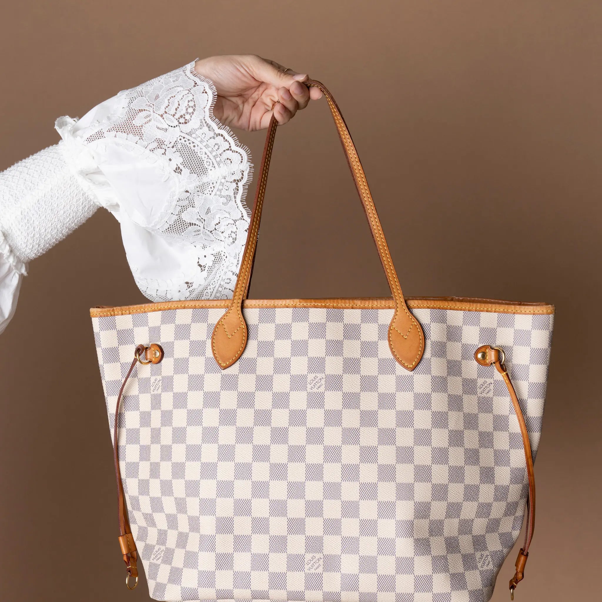Louis Vuitton Damier Azur Neverfull MM — Interior Detail