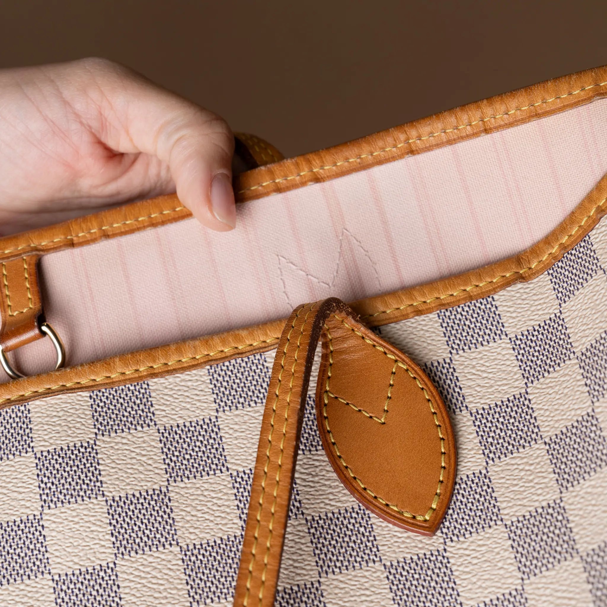 Louis Vuitton Damier Azur Neverfull MM — Close-up Detail