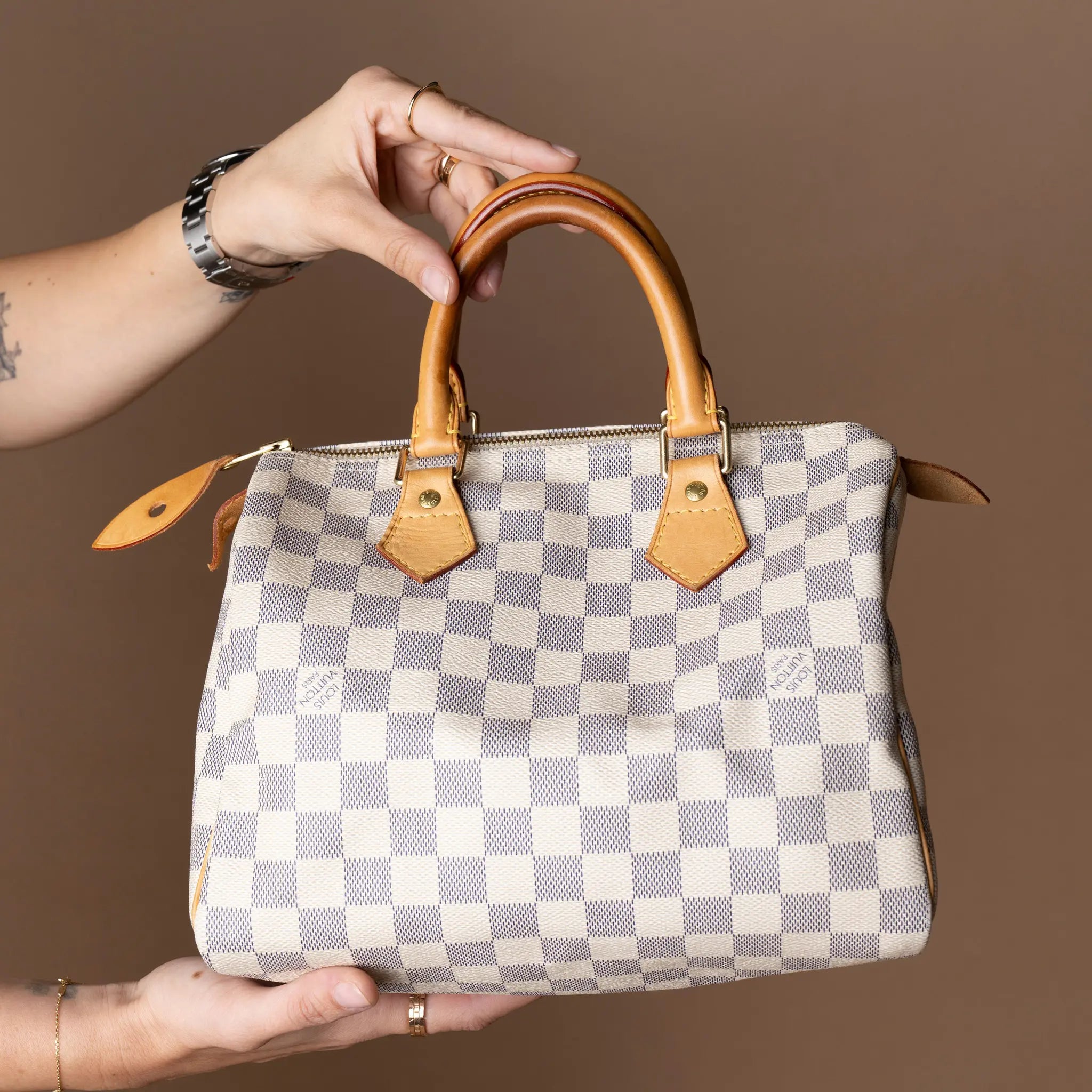 Louis Vuitton Damier Azur Speedy 25 — Close-up Detail