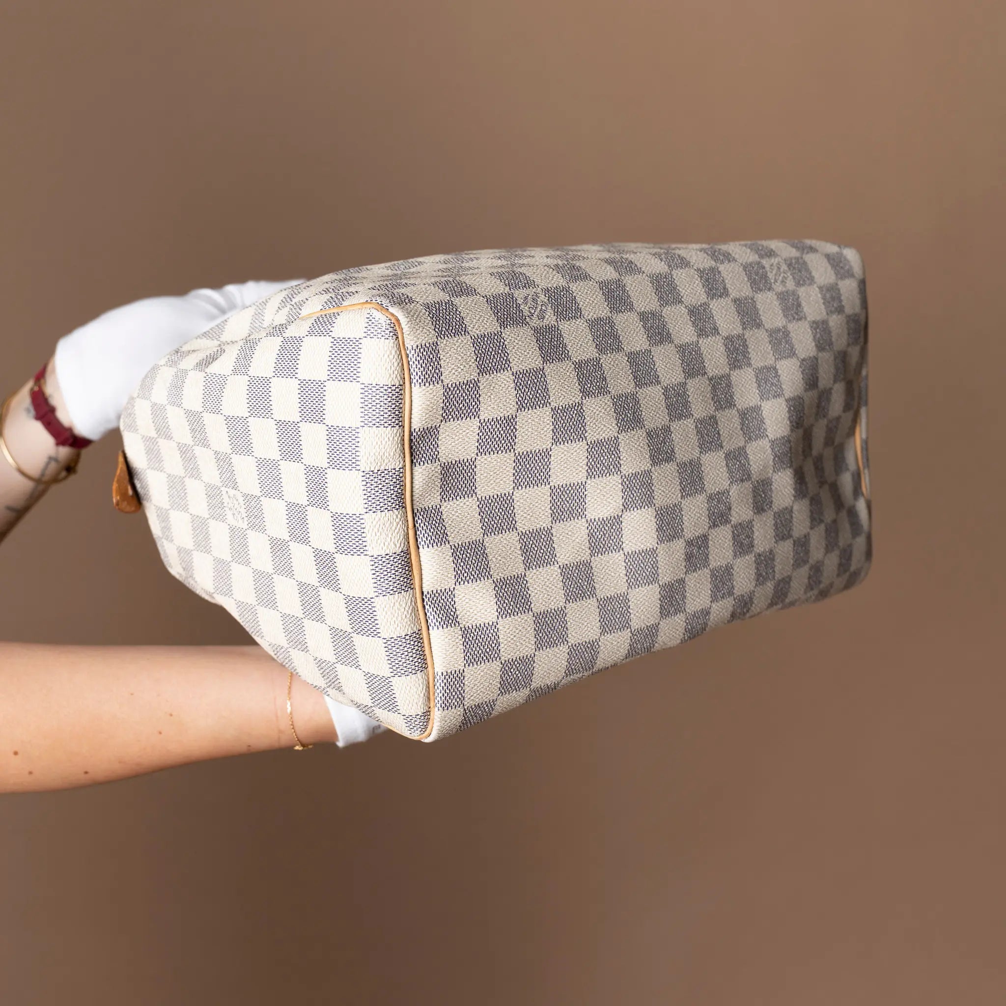 Louis Vuitton Damier Azur Speedy 30 — Close-up Detail